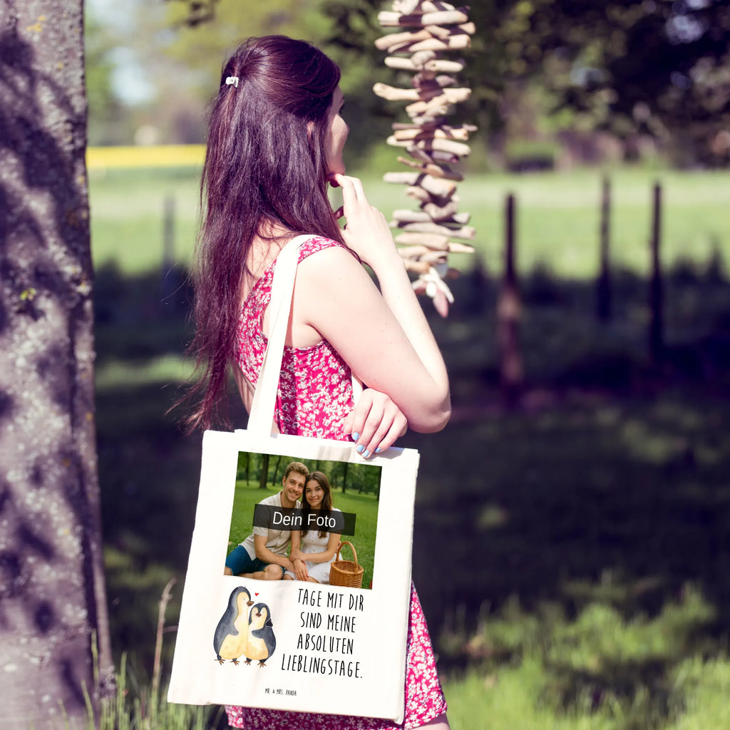 Personalisierte Foto Tragetasche Pinguin umarmen Personalisierte Foto Tragetasche, Pinguin, Hochzeit, Hochzeitsgeschenk, Verlobung, Jahrestag, Liebesbeweis, Liebespaar, Hochzeitstag, Liebesgeschenk, Liebe