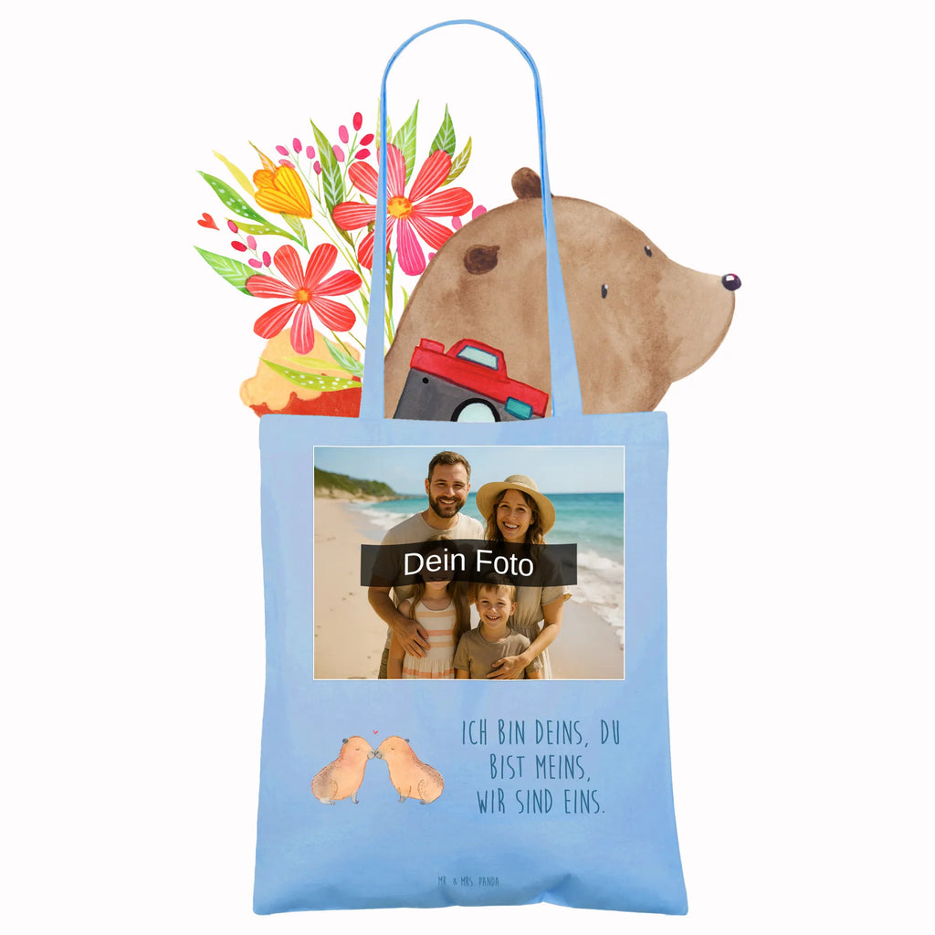 Personalisierte Foto Tragetasche Capybara Liebe Personalisierte Foto Tragetasche, Tiermotive, Gute Laune, lustige Sprüche, Tiere, Capybara, Liebe, verliebt, Paar, Jahrestag, Kuschel Capybaras, Tierliebe, Romantisches Geschenk, Handgezeichnet, Verschmolzen, Geschenkidee, Beziehung, Partnertiere, Ich bin deins, Du bist meins, Liebesspruch, Herzlich, Valentinstag, Ehejubiläum, Liebesbeweis
