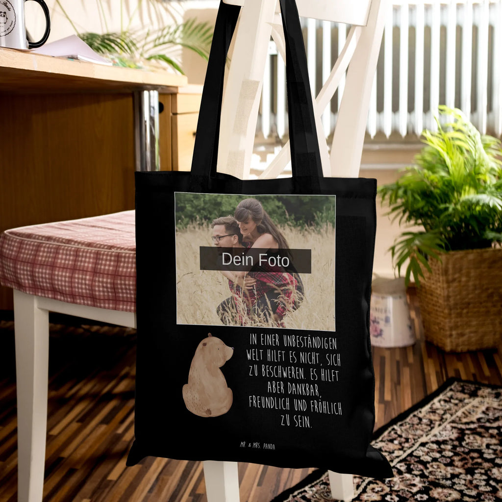 Personalisierte Foto Tragetasche Bär Schulterblick Personalisierte Foto Tragetasche, Bär, Teddy, Teddybär, Selbstachtung, Weltansicht, Motivation, Bären, Bärenliebe, Weisheit