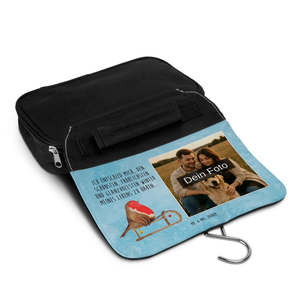 Personalisierter Foto Kulturbeutel Rotkehlchen Schlitten Kulturbeutel Zum Aufhängen Mit Foto, Kompakter Kulturbeutel Mit Wunschfoto, Nachhaltiger Kulturbeutel Mit Wunschfoto, Kulturbeutel Mit Kinderbild, Kulturbeutel Mit Urlaubserinnerung, Kulturbeutel Mit Fächern Und Foto, Reisebeutel Mit Foto, Kulturbeutel Groß Mit Foto, Kulturbeutel Mit Familienfoto, Leder Kulturbeutel Mit Foto, Transparenter Kulturbeutel Mit Foto, Kulturtasche Mit Bild, Kulturbeutel Selbst Gestalten Mit Foto, Kulturbeutel Mit Haken Und Bild, Necessaire Mit Bild, Kulturbeutel Mit Haustierfoto, Kulturbeutel Baumwolle Mit Wunschbild, Fotogeschenk Kulturbeutel, Kosmetiktasche Mit Foto, Kulturbeutel Klein Mit Bild, Kulturbeutel Mit Reißverschluss Und Foto, Kulturbeutel Für Reisen Mit Foto, Kulturbeutel Mit Foto, Kulturbeutel Kinder Mit Wunschfoto, Kulturbeutel Herren Mit Bild, Kulturbeutel Als Geschenk Mit Wunschfoto, Kulturbeutel Set Mit Wunschfoto, Kulturbeutel Damen Mit Foto, Kulturbeutel Stoff Mit Foto, Wasserdichter Kulturbeutel Mit Bild, Filz Kulturbeutel Mit Wunschbild, Waschbeutel Mit Eigenem Foto, Kunststoff Kulturbeutel Mit Foto, Kulturbeutel Mit Spiegel Und Wunschbild, Personalisierter Kulturbeutel Mit Wunschfoto, Toilettentasche Mit Wunschbild, Winter, Weihnachten, Weihnachtsdeko, Nikolaus, Advent, Heiligabend, Wintermotiv, Schlitten, Vogel