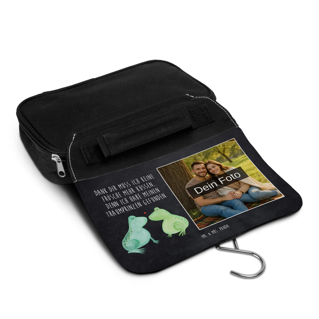 Personalisierter Foto Kulturbeutel Frosch Liebe Waschbeutel Mit Eigenem Foto, Wasserdichter Kulturbeutel Mit Bild, Kulturtasche Mit Bild, Kulturbeutel Mit Kinderbild, Kulturbeutel Herren Mit Bild, Kosmetiktasche Mit Foto, Kulturbeutel Stoff Mit Foto, Kulturbeutel Baumwolle Mit Wunschbild, Kulturbeutel Mit Reißverschluss Und Foto, Kulturbeutel Klein Mit Bild, Kulturbeutel Mit Spiegel Und Wunschbild, Filz Kulturbeutel Mit Wunschbild, Kunststoff Kulturbeutel Mit Foto, Kulturbeutel Mit Foto, Reisebeutel Mit Foto, Kulturbeutel Als Geschenk Mit Wunschfoto, Kulturbeutel Zum Aufhängen Mit Foto, Toilettentasche Mit Wunschbild, Leder Kulturbeutel Mit Foto, Kulturbeutel Mit Fächern Und Foto, Transparenter Kulturbeutel Mit Foto, Kulturbeutel Kinder Mit Wunschfoto, Kulturbeutel Mit Urlaubserinnerung, Necessaire Mit Bild, Kulturbeutel Mit Haken Und Bild, Personalisierter Kulturbeutel Mit Wunschfoto, Kulturbeutel Set Mit Wunschfoto, Kulturbeutel Für Reisen Mit Foto, Kulturbeutel Selbst Gestalten Mit Foto, Kulturbeutel Groß Mit Foto, Kompakter Kulturbeutel Mit Wunschfoto, Kulturbeutel Damen Mit Foto, Fotogeschenk Kulturbeutel, Nachhaltiger Kulturbeutel Mit Wunschfoto, Kulturbeutel Mit Familienfoto, Kulturbeutel Mit Haustierfoto, Liebe, Partner, Freund, Freundin, Ehemann, Ehefrau, Heiraten, Verlobung, Heiratsantrag, Liebesgeschenk, Jahrestag, Hocheitstag, Geschenk Freundin, Geschenk Hochzeit, Geschenk Freund, Froschkönig, Verlobt, Verliebt, Liebesbeweis, Hochzeitstag, Verheiratet, Fröschchen, Frosch, Frösche