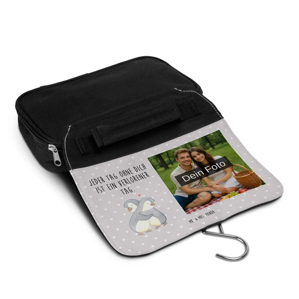 Personalisierter Foto Kulturbeutel Pinguine Kuscheln Kulturbeutel Kinder Mit Wunschfoto, Kulturbeutel Mit Urlaubserinnerung, Kulturbeutel Mit Reißverschluss Und Foto, Kulturbeutel Selbst Gestalten Mit Foto, Waschbeutel Mit Eigenem Foto, Kulturbeutel Stoff Mit Foto, Kulturbeutel Mit Spiegel Und Wunschbild, Kompakter Kulturbeutel Mit Wunschfoto, Kulturbeutel Klein Mit Bild, Toilettentasche Mit Wunschbild, Kosmetiktasche Mit Foto, Kulturbeutel Groß Mit Foto, Kulturbeutel Set Mit Wunschfoto, Transparenter Kulturbeutel Mit Foto, Kulturtasche Mit Bild, Reisebeutel Mit Foto, Kulturbeutel Zum Aufhängen Mit Foto, Kulturbeutel Damen Mit Foto, Necessaire Mit Bild, Fotogeschenk Kulturbeutel, Leder Kulturbeutel Mit Foto, Kulturbeutel Als Geschenk Mit Wunschfoto, Kulturbeutel Herren Mit Bild, Kunststoff Kulturbeutel Mit Foto, Filz Kulturbeutel Mit Wunschbild, Kulturbeutel Mit Haken Und Bild, Kulturbeutel Mit Haustierfoto, Wasserdichter Kulturbeutel Mit Bild, Kulturbeutel Baumwolle Mit Wunschbild, Kulturbeutel Für Reisen Mit Foto, Nachhaltiger Kulturbeutel Mit Wunschfoto, Kulturbeutel Mit Fächern Und Foto, Kulturbeutel Mit Foto, Kulturbeutel Mit Kinderbild, Personalisierter Kulturbeutel Mit Wunschfoto, Kulturbeutel Mit Familienfoto, Liebe, Partner, Freund, Freundin, Ehemann, Ehefrau, Heiraten, Verlobung, Heiratsantrag, Liebesgeschenk, Jahrestag, Hocheitstag, Mitbringsel, Geschenk für Frauen, Geschenk für Partner, Geschenk für Freundin, Hochzeitstag, für Männer, für Ehemann, Valentinstag, Liebesbeweis