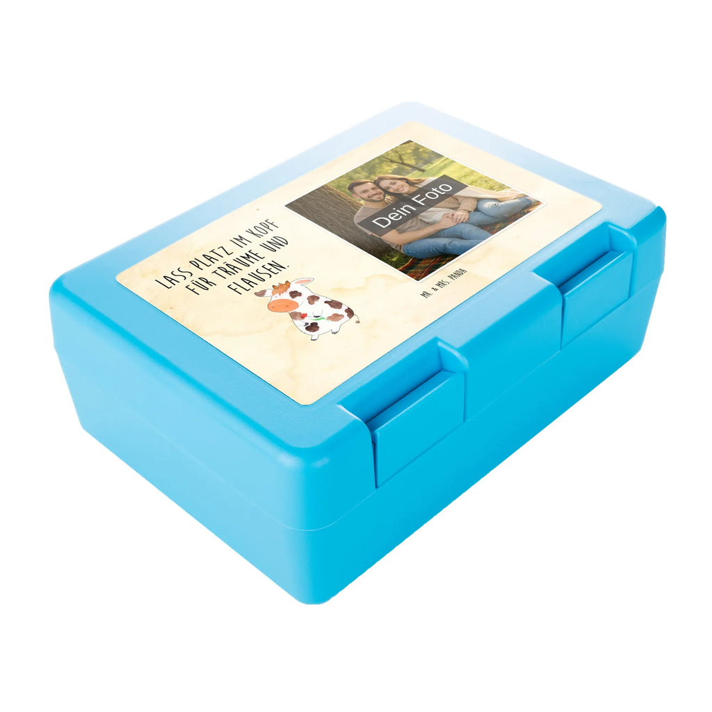 Personalisierte Foto Brotdose Kuh Frühstücksdose Mit Foto, Brotdose Bedruckt Mit Foto, Auslaufsichere Brotdose Mit Foto, Brotdose Mit Bild Und Namen, BPA-Freie Brotdose Mit Bild, Foto Brotdose, Vesperdose Mit Bild, Essensdose Mit Wunschfoto, Jausenbox Mit Eigenem Bild, Brotdose Mit Foto, Brotdose Selbst Gestalten Mit Foto, Brotbox Mit Foto, Brotdose Erwachsene Mit Bild, Wiederverwendbare Brotdose Mit Foto, Snackbox Mit Bild, Design Brotdose Mit Wunschfoto, Brotdose Für Mädchen Mit Foto, Nachhaltige Brotdose Mit Foto, Brotdose Büro Mit Foto, Brotdose Kita Mit Foto, Brotdose Mit Foto Und Wunschtext, Lunchbox Mit Foto, Brotdose Schule Mit Foto, Brotdose Mit Eigenem Bild, Kunststoff Brotdose Mit Bild, Brotdose Für Jungen Mit Bild, Brotdose Kinder Mit Foto, Brotdose Für Unterwegs Mit Wunschfoto, Brotdose Mit Wunschfoto, Geschenk Brotdose Mit Foto, Brotdose Kindergarten Mit Wunschbild, Edelstahl Brotdose Mit Foto, Lustige Brotdose Mit Eigenem Foto, Pausenbrotbox Mit Wunschfoto, Vesperbox Mit Foto, Personalisierte Brotdose Mit Foto, Butterbrotdose Mit Bild, Bauernhof, Hoftiere, Landwirt, Landwirtin, Motivtion, Magie, Milch, Kühe, Hof, Spruch, Träume, Milchkuh, Kuh, Flausen