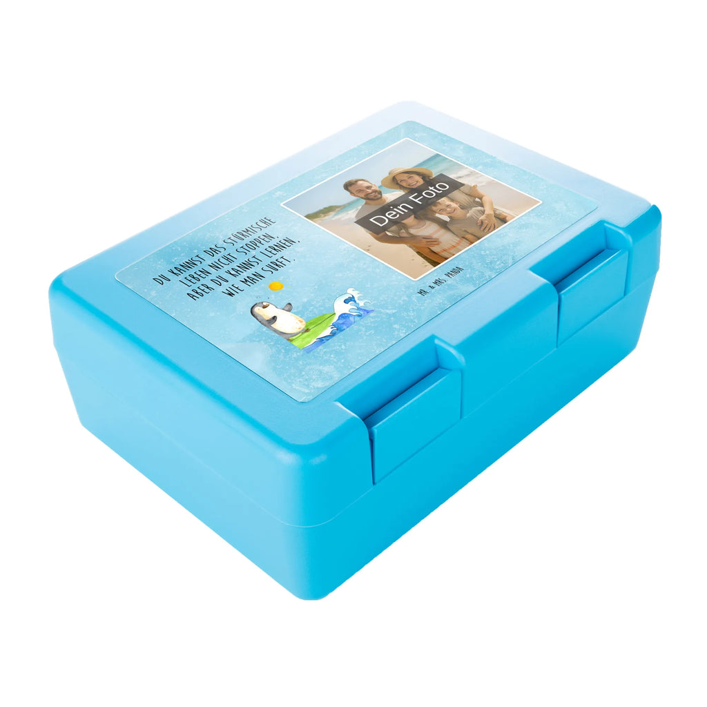 Personalisierte Foto Brotdose Pinguin Surfer Design Brotdose Mit Wunschfoto, Brotdose Erwachsene Mit Bild, Essensdose Mit Wunschfoto, Wiederverwendbare Brotdose Mit Foto, Brotdose Mit Wunschfoto, Brotdose Kinder Mit Foto, Brotdose Für Mädchen Mit Foto, Kunststoff Brotdose Mit Bild, Brotdose Kita Mit Foto, Lustige Brotdose Mit Eigenem Foto, Brotdose Bedruckt Mit Foto, Foto Brotdose, Butterbrotdose Mit Bild, Lunchbox Mit Foto, Vesperdose Mit Bild, Brotdose Kindergarten Mit Wunschbild, Brotbox Mit Foto, Brotdose Mit Foto, Brotdose Für Unterwegs Mit Wunschfoto, Edelstahl Brotdose Mit Foto, Vesperbox Mit Foto, Brotdose Mit Eigenem Bild, Brotdose Schule Mit Foto, Brotdose Selbst Gestalten Mit Foto, Auslaufsichere Brotdose Mit Foto, Brotdose Mit Bild Und Namen, BPA-Freie Brotdose Mit Bild, Pausenbrotbox Mit Wunschfoto, Jausenbox Mit Eigenem Bild, Personalisierte Brotdose Mit Foto, Nachhaltige Brotdose Mit Foto, Geschenk Brotdose Mit Foto, Brotdose Mit Foto Und Wunschtext, Brotdose Büro Mit Foto, Brotdose Für Jungen Mit Bild, Snackbox Mit Bild, Frühstücksdose Mit Foto, Pinguin, Wellen, Portugal, Pinguine, Urlaub, Hawaii, Wellen reiten, Surfer, surfen