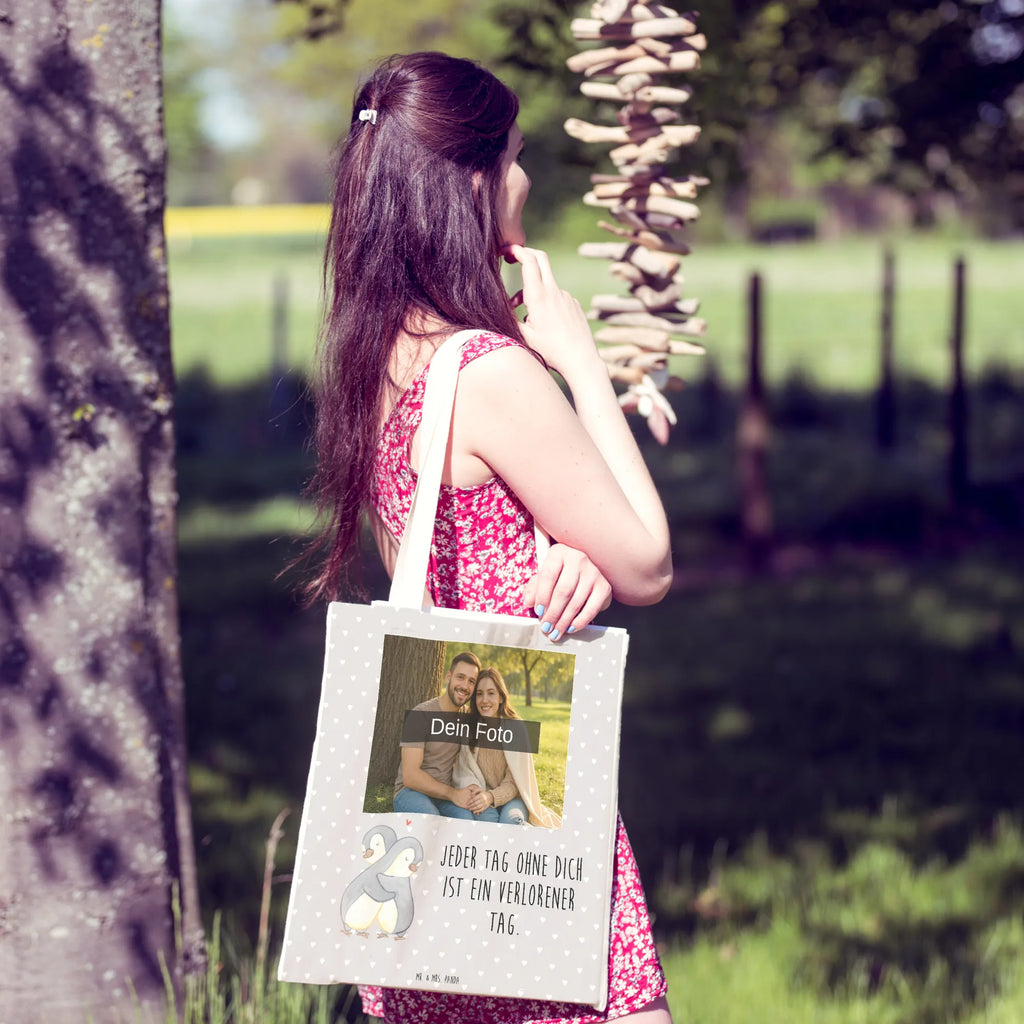 Personalisierte Foto Einkaufstasche Pinguine Kuscheln Tragetasche Für Herren Mit Bild, Tragetasche Für Schule Mit Bild, Tragetasche Für Alltag Mit Bild, Baumwolltasche Mit Foto, Nachhaltige Tragetasche Mit Foto, Kleine Tragetasche Mit Wunschfoto, Tragetasche Mit Foto Und Namen, Tragetasche Bedruckt Mit Foto, Jutetasche Mit Wunschfoto, Vintage Tragetasche Mit Foto, Leinentasche Mit Bild, Tragetasche Als Geschenk Mit Foto, Personalisierte Tragetasche Mit Foto, Tragetasche Mit Bild Und Text, Umweltfreundliche Tragetasche Mit Bild, Tragetasche Für Damen Mit Wunschfoto, Wiederverwendbare Tragetasche Mit Wunschfoto, Bunte Tragetasche Mit Bild, Stofftasche Mit Foto, Tragetasche Mit Wunschfoto, Tragetasche Für Einkäufe Mit Foto, Faltbare Tragetasche Mit Foto, Design Tragetasche Mit Bild, Einkaufstasche Mit Bild, Tragetasche Selbst Gestalten Mit Foto, Tragetasche Für Kinder Mit Foto, Tragetasche Mit Fotodruck, Tragetasche Für Büro Mit Foto, Tragetasche Mit Foto, Tragetasche Mit Eigenem Bild, Lustige Tragetasche Mit Foto, Tragetasche Modern Mit Fotodruck, Große Tragetasche Mit Bild, Tragetasche Mit Motiv Und Foto, Liebe, Partner, Freund, Freundin, Ehemann, Ehefrau, Heiraten, Verlobung, Heiratsantrag, Liebesgeschenk, Jahrestag, Hocheitstag, Geschenk für Freundin, für Männer, Geschenk für Frauen, Hochzeitstag, Liebesbeweis, Valentinstag, Geschenk für Partner, für Ehemann, Mitbringsel