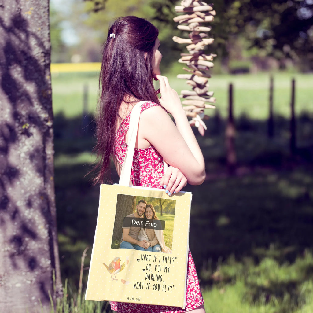 Personalisierte Foto Einkaufstasche Rotkehlchen Federn Jutetasche Mit Wunschfoto, Tragetasche Für Herren Mit Bild, Vintage Tragetasche Mit Foto, Tragetasche Für Damen Mit Wunschfoto, Tragetasche Mit Foto, Tragetasche Für Einkäufe Mit Foto, Tragetasche Mit Bild Und Text, Umweltfreundliche Tragetasche Mit Bild, Tragetasche Mit Motiv Und Foto, Tragetasche Für Büro Mit Foto, Faltbare Tragetasche Mit Foto, Tragetasche Mit Wunschfoto, Bunte Tragetasche Mit Bild, Stofftasche Mit Foto, Tragetasche Mit Foto Und Namen, Tragetasche Für Kinder Mit Foto, Leinentasche Mit Bild, Tragetasche Als Geschenk Mit Foto, Tragetasche Mit Eigenem Bild, Baumwolltasche Mit Foto, Große Tragetasche Mit Bild, Kleine Tragetasche Mit Wunschfoto, Nachhaltige Tragetasche Mit Foto, Lustige Tragetasche Mit Foto, Tragetasche Selbst Gestalten Mit Foto, Einkaufstasche Mit Bild, Design Tragetasche Mit Bild, Tragetasche Mit Fotodruck, Tragetasche Für Schule Mit Bild, Tragetasche Für Alltag Mit Bild, Tragetasche Modern Mit Fotodruck, Tragetasche Bedruckt Mit Foto, Personalisierte Tragetasche Mit Foto, Wiederverwendbare Tragetasche Mit Wunschfoto, Tiermotive, Gute Laune, lustige Sprüche, Tiere, Spruch Mut, fliegen, Rotkehlchen, Spruch Motivation, Vogel, Motivationsbilder, What if i fall, Motivation Sprüche