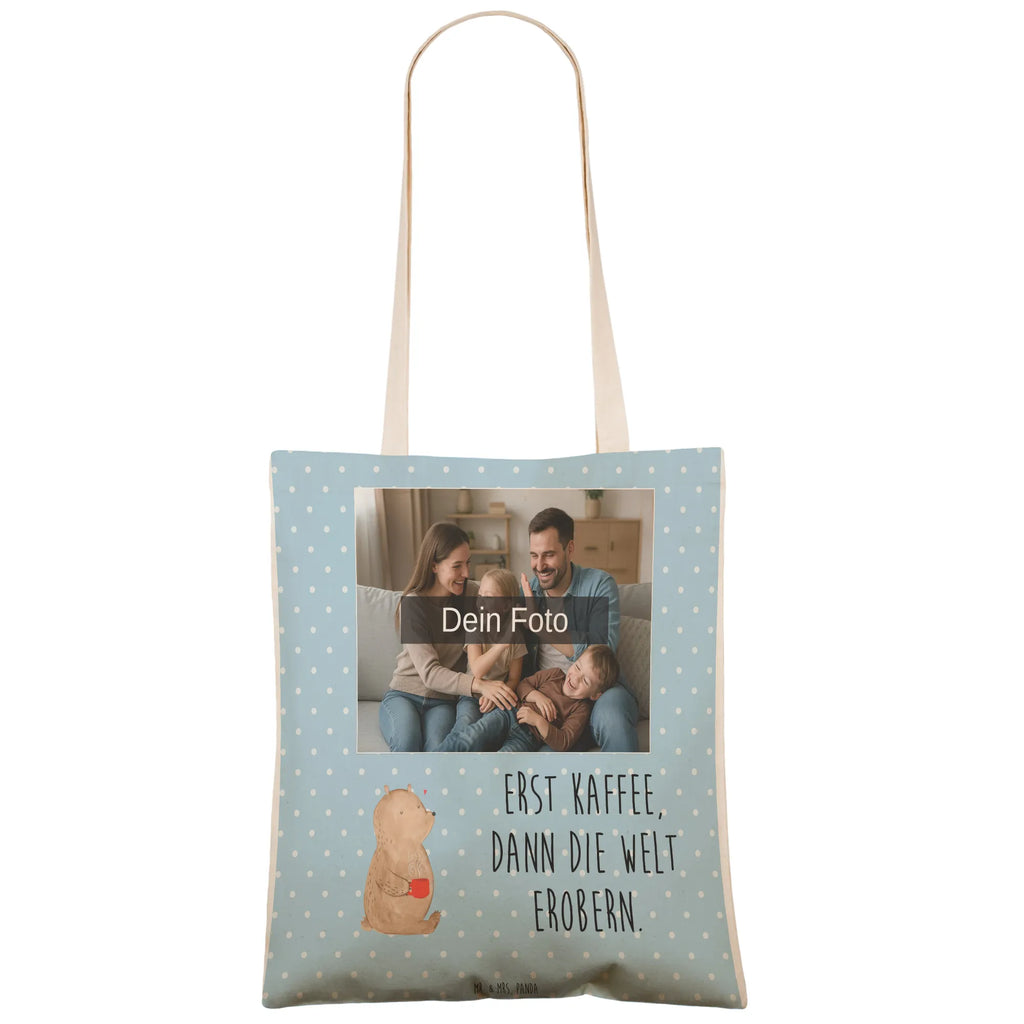 Personalisierte Foto Einkaufstasche Bär Kaffee Bunte Tragetasche Mit Bild, Stofftasche Mit Foto, Tragetasche Mit Eigenem Bild, Tragetasche Bedruckt Mit Foto, Tragetasche Modern Mit Fotodruck, Einkaufstasche Mit Bild, Tragetasche Als Geschenk Mit Foto, Tragetasche Mit Motiv Und Foto, Design Tragetasche Mit Bild, Vintage Tragetasche Mit Foto, Tragetasche Für Einkäufe Mit Foto, Wiederverwendbare Tragetasche Mit Wunschfoto, Leinentasche Mit Bild, Tragetasche Für Schule Mit Bild, Tragetasche Selbst Gestalten Mit Foto, Umweltfreundliche Tragetasche Mit Bild, Tragetasche Mit Foto, Tragetasche Für Damen Mit Wunschfoto, Große Tragetasche Mit Bild, Tragetasche Für Herren Mit Bild, Personalisierte Tragetasche Mit Foto, Tragetasche Für Alltag Mit Bild, Nachhaltige Tragetasche Mit Foto, Tragetasche Mit Bild Und Text, Faltbare Tragetasche Mit Foto, Jutetasche Mit Wunschfoto, Baumwolltasche Mit Foto, Kleine Tragetasche Mit Wunschfoto, Tragetasche Mit Foto Und Namen, Tragetasche Mit Fotodruck, Tragetasche Für Büro Mit Foto, Lustige Tragetasche Mit Foto, Tragetasche Für Kinder Mit Foto, Tragetasche Mit Wunschfoto, Bär, Teddy, Teddybär, guten Morgen, Welt erobern, Coffee, Welt retten, Bären, Morgenroutine, Motivation, Kaffee
