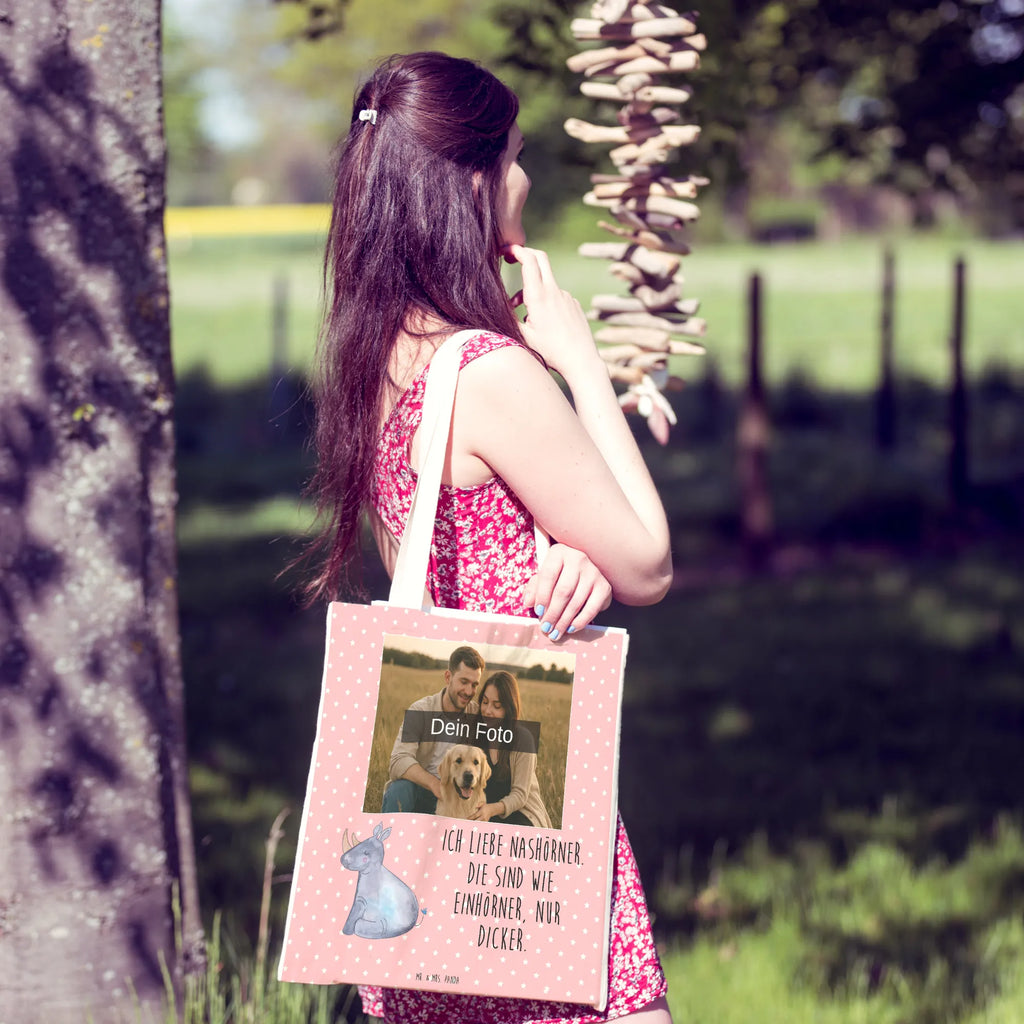 Personalisierte Foto Einkaufstasche Einhorn Nashorn Tragetasche Für Damen Mit Wunschfoto, Tragetasche Für Schule Mit Bild, Wiederverwendbare Tragetasche Mit Wunschfoto, Tragetasche Als Geschenk Mit Foto, Tragetasche Bedruckt Mit Foto, Tragetasche Mit Foto, Leinentasche Mit Bild, Tragetasche Selbst Gestalten Mit Foto, Tragetasche Für Büro Mit Foto, Faltbare Tragetasche Mit Foto, Tragetasche Mit Wunschfoto, Bunte Tragetasche Mit Bild, Tragetasche Mit Bild Und Text, Jutetasche Mit Wunschfoto, Tragetasche Mit Foto Und Namen, Tragetasche Mit Fotodruck, Tragetasche Für Kinder Mit Foto, Stofftasche Mit Foto, Tragetasche Für Einkäufe Mit Foto, Kleine Tragetasche Mit Wunschfoto, Design Tragetasche Mit Bild, Einkaufstasche Mit Bild, Tragetasche Mit Motiv Und Foto, Vintage Tragetasche Mit Foto, Tragetasche Für Herren Mit Bild, Lustige Tragetasche Mit Foto, Nachhaltige Tragetasche Mit Foto, Tragetasche Modern Mit Fotodruck, Umweltfreundliche Tragetasche Mit Bild, Tragetasche Für Alltag Mit Bild, Tragetasche Mit Eigenem Bild, Große Tragetasche Mit Bild, Baumwolltasche Mit Foto, Personalisierte Tragetasche Mit Foto, Einhorn, Einhörner, Einhorn Deko, Unicorn, Einhornpower, Nashorn, witzig, Zoo, Glitzer, Erwachsenwerden, Nashörner, lustig, Regenbogen