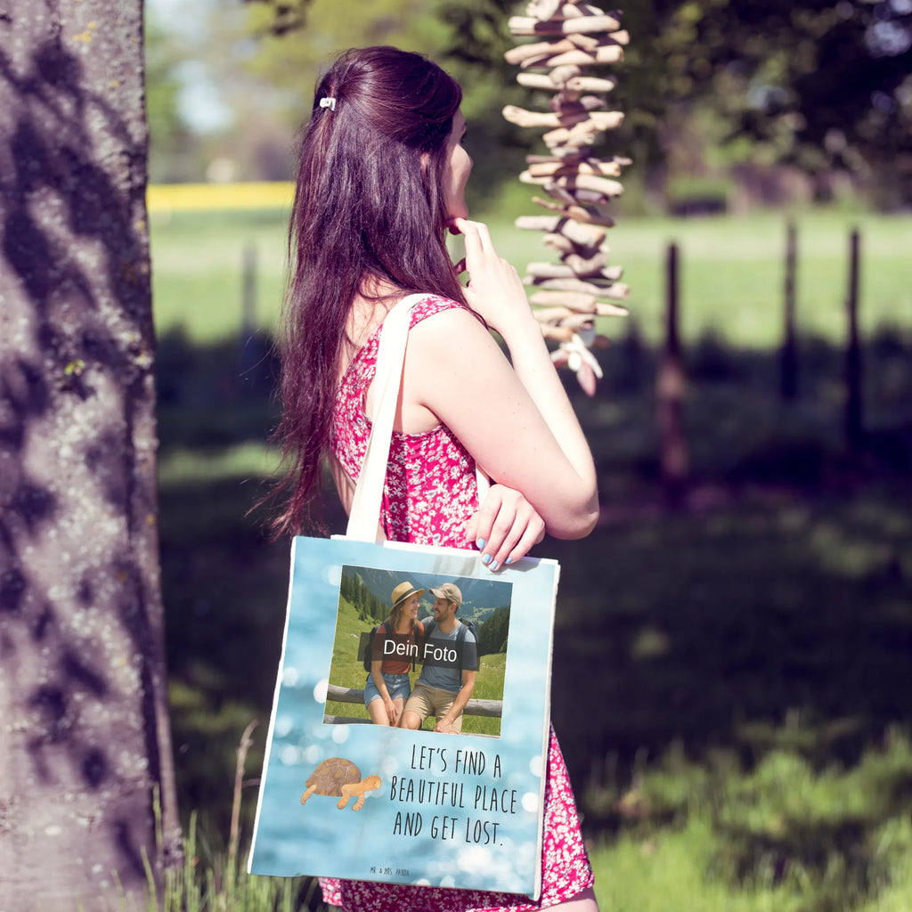 Personalisierte Foto Einkaufstasche Schildkröte Marschieren Leinentasche Mit Bild, Tragetasche Als Geschenk Mit Foto, Wiederverwendbare Tragetasche Mit Wunschfoto, Tragetasche Für Büro Mit Foto, Design Tragetasche Mit Bild, Stofftasche Mit Foto, Tragetasche Mit Bild Und Text, Tragetasche Für Einkäufe Mit Foto, Tragetasche Für Herren Mit Bild, Bunte Tragetasche Mit Bild, Tragetasche Mit Foto, Tragetasche Bedruckt Mit Foto, Umweltfreundliche Tragetasche Mit Bild, Tragetasche Für Kinder Mit Foto, Tragetasche Für Alltag Mit Bild, Tragetasche Für Damen Mit Wunschfoto, Tragetasche Für Schule Mit Bild, Tragetasche Mit Wunschfoto, Vintage Tragetasche Mit Foto, Baumwolltasche Mit Foto, Lustige Tragetasche Mit Foto, Tragetasche Mit Foto Und Namen, Tragetasche Mit Fotodruck, Tragetasche Modern Mit Fotodruck, Kleine Tragetasche Mit Wunschfoto, Tragetasche Selbst Gestalten Mit Foto, Tragetasche Mit Motiv Und Foto, Faltbare Tragetasche Mit Foto, Einkaufstasche Mit Bild, Jutetasche Mit Wunschfoto, Tragetasche Mit Eigenem Bild, Personalisierte Tragetasche Mit Foto, Große Tragetasche Mit Bild, Nachhaltige Tragetasche Mit Foto, Meerestiere, Meer, Urlaub, Lieblingsmensch, get lost, Motivation, Reiselust, Schildkröten, Neustart, Schildkröte, Abenteuer, Inspiration