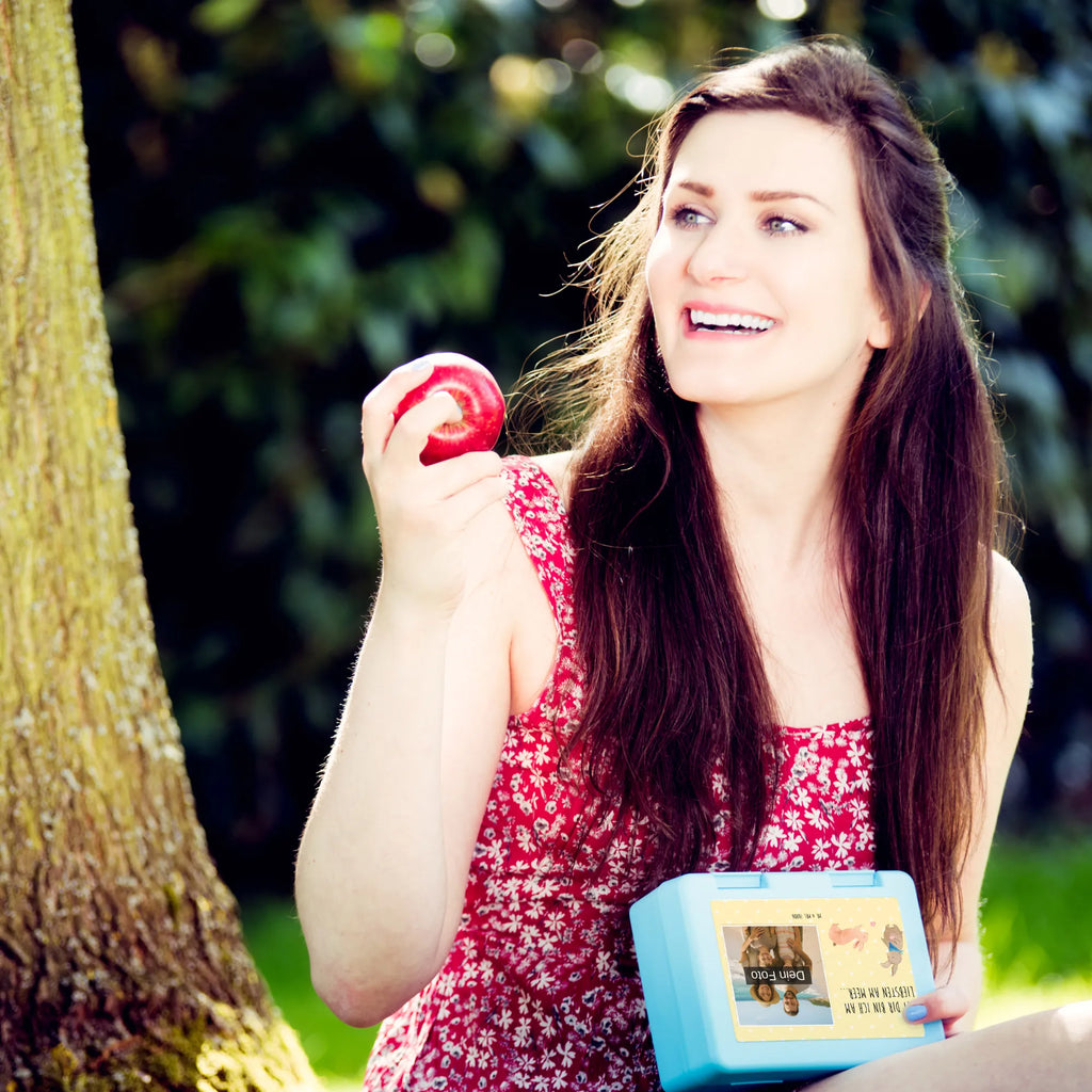 Personalisierte Foto Brotdose Hasen Muschel Lunchbox Mit Foto, Brotdose Mit Wunschfoto, Brotdose Mit Foto Und Wunschtext, Auslaufsichere Brotdose Mit Foto, Nachhaltige Brotdose Mit Foto, BPA-Freie Brotdose Mit Bild, Snackbox Mit Bild, Brotdose Für Mädchen Mit Foto, Brotdose Für Jungen Mit Bild, Foto Brotdose, Brotdose Kinder Mit Foto, Frühstücksdose Mit Foto, Brotdose Kindergarten Mit Wunschbild, Pausenbrotbox Mit Wunschfoto, Brotdose Mit Eigenem Bild, Brotbox Mit Foto, Design Brotdose Mit Wunschfoto, Brotdose Mit Bild Und Namen, Brotdose Büro Mit Foto, Brotdose Für Unterwegs Mit Wunschfoto, Lustige Brotdose Mit Eigenem Foto, Essensdose Mit Wunschfoto, Brotdose Schule Mit Foto, Brotdose Bedruckt Mit Foto, Edelstahl Brotdose Mit Foto, Brotdose Selbst Gestalten Mit Foto, Brotdose Mit Foto, Kunststoff Brotdose Mit Bild, Jausenbox Mit Eigenem Bild, Personalisierte Brotdose Mit Foto, Vesperdose Mit Bild, Wiederverwendbare Brotdose Mit Foto, Butterbrotdose Mit Bild, Brotdose Kita Mit Foto, Vesperbox Mit Foto, Geschenk Brotdose Mit Foto, Brotdose Erwachsene Mit Bild, Familie, Vatertag, Muttertag, Bruder, Schwester, Mama, Papa, Oma, Opa, Muscheln, Muscheln sammeln, Hasen, BFF, beste Freundin, Freundinnen, Freundin, Meer, best friends