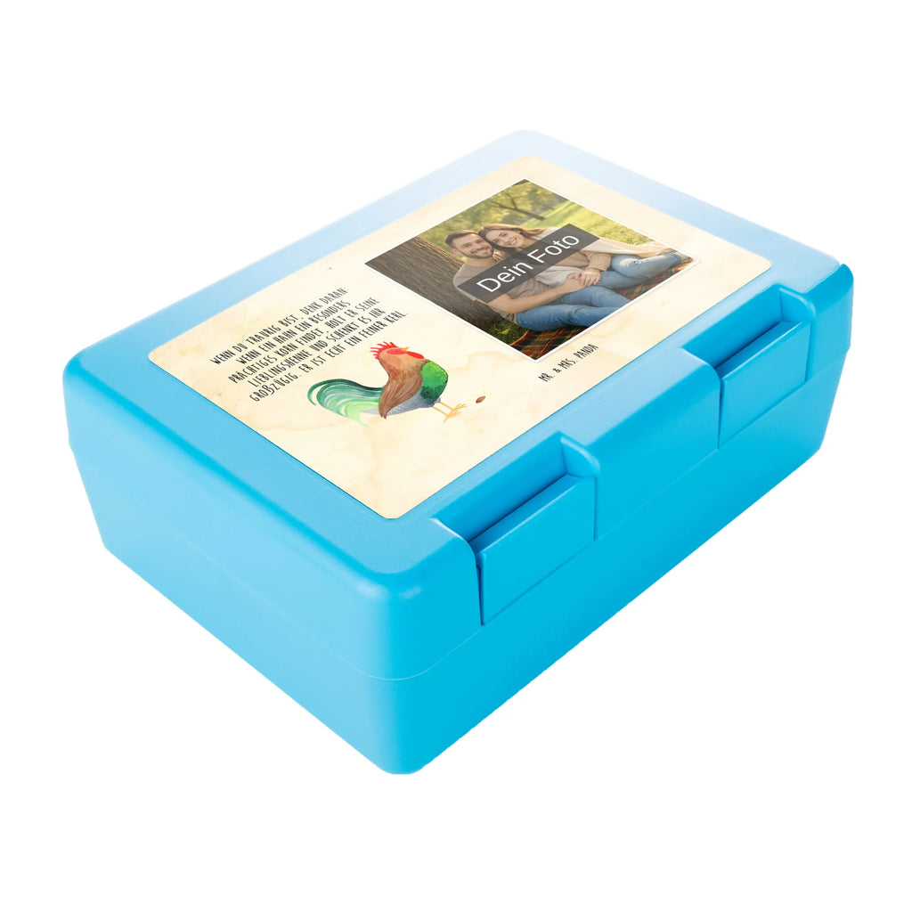 Personalisierte Foto Brotdose Hahn Korn Brotdose Mit Foto, Essensdose Mit Wunschfoto, Brotdose Kita Mit Foto, Foto Brotdose, Brotdose Kinder Mit Foto, Brotdose Erwachsene Mit Bild, Frühstücksdose Mit Foto, Geschenk Brotdose Mit Foto, Nachhaltige Brotdose Mit Foto, Butterbrotdose Mit Bild, Edelstahl Brotdose Mit Foto, Brotbox Mit Foto, Brotdose Mit Bild Und Namen, Brotdose Schule Mit Foto, Brotdose Für Jungen Mit Bild, Brotdose Bedruckt Mit Foto, Brotdose Selbst Gestalten Mit Foto, Brotdose Für Unterwegs Mit Wunschfoto, Auslaufsichere Brotdose Mit Foto, Pausenbrotbox Mit Wunschfoto, Personalisierte Brotdose Mit Foto, Snackbox Mit Bild, Brotdose Mit Wunschfoto, Vesperbox Mit Foto, Brotdose Für Mädchen Mit Foto, Brotdose Kindergarten Mit Wunschbild, Lunchbox Mit Foto, Lustige Brotdose Mit Eigenem Foto, BPA-Freie Brotdose Mit Bild, Kunststoff Brotdose Mit Bild, Wiederverwendbare Brotdose Mit Foto, Brotdose Mit Eigenem Bild, Brotdose Büro Mit Foto, Brotdose Mit Foto Und Wunschtext, Jausenbox Mit Eigenem Bild, Design Brotdose Mit Wunschfoto, Vesperdose Mit Bild, Bauernhof, Hoftiere, Landwirt, Landwirtin, Hahn, Henne, Korn, Natur, Eier