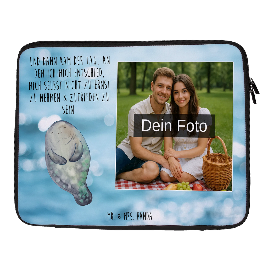 Personalisierte Foto Notebook Tasche Seekuh Happy Notebooktasche Mit Organizerfach Und Foto, Casual Notebooktasche Mit Wunschfoto, Notebooktasche Mit Zubehörfach Und Bild, Personalisierte Notebooktasche Mit Bild, Notebook-Tasche Aus Neopren Mit Foto, Klassische Notebooktasche Mit Wunschbild, Notebooktasche Mit Schultergurt Und Bild, Reisegeeignete Notebooktasche Mit Foto, Laptop-Rucksack Mit Eigenem Bild, Business Notebooktasche Mit Foto, Robuste Notebooktasche Mit Wunschfoto, Notebooktasche Für Herren Mit Foto, Notebook-Tasche Aus Leder Mit Bild, Laptop-Umhängetasche Mit Wunschbild, Notebooktasche Mit Foto, Gepolsterte Notebooktasche Mit Foto, Laptop-Case Mit Eigenem Foto, Notebook-Sleeve Mit Fotopersonalisierung, Leichte Notebooktasche Mit Foto, Notebooktasche Für Damen Mit Fotomotiv, Notebooktasche Mit Tragegriff Und Fotodruck, Notebook-Querträger Mit Foto, Notebook-Tasche Aus Canvas Mit Fotodruck, Notebook-Umhängetasche Mit Foto, Notebookhülle Mit Wunschfoto, Notebooktasche Mit Reißverschluss Und Foto, Büro-Notebooktasche Mit Wunschbild, Vintage Notebooktasche Mit Foto, Laptop-Aktentasche Mit Fotomotiv, Slim Notebooktasche Mit Fotodruck, Notebooktasche Für 15 Zoll Mit Wunschbild, Notebook-Tasche Aus Nylon Mit Wunschbild, Minimalistische Notebooktasche Mit Fotodruck, Wasserfeste Notebooktasche Mit Wunschfoto, Notebooktasche Für 17 Zoll Mit Foto, Studenten-Notebooktasche Mit Foto., Moderne Notebooktasche Mit Fotodruck, Notebook-Rucksack Mit Fotodruck, Laptop-Messenger-Bag Mit Wunschfoto, Rucksackstil Notebooktasche Mit Foto, Ergonomische Notebooktasche Mit Fotodruck, Notebook-Aktentasche Mit Foto, Laptoptasche Mit Fotodruck, Notebooktasche Für 13 Zoll Mit Fotodruck, Meerestiere, Meer, Urlaub, Respekt, Neuanfang, Zufrieden, Liebeskummer, Seekühe, Freundin, Achtsamkeit, Selbstliebe, Seekuh, Neustart