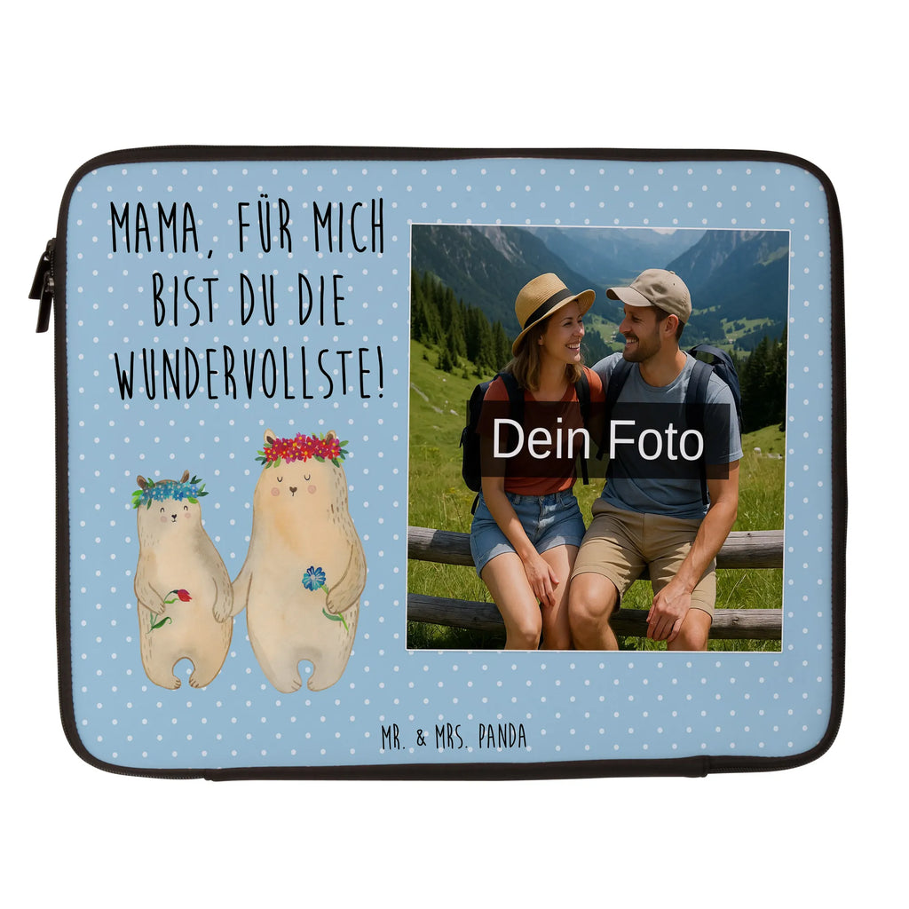 Personalisierte Foto Notebook Tasche Bären mit Blumenkranz Notebook-Tasche Aus Nylon Mit Wunschbild, Personalisierte Notebooktasche Mit Bild, Notebook-Tasche Aus Canvas Mit Fotodruck, Notebook-Tasche Aus Neopren Mit Foto, Slim Notebooktasche Mit Fotodruck, Robuste Notebooktasche Mit Wunschfoto, Notebook-Sleeve Mit Fotopersonalisierung, Notebook-Umhängetasche Mit Foto, Ergonomische Notebooktasche Mit Fotodruck, Notebooktasche Mit Reißverschluss Und Foto, Notebooktasche Für Herren Mit Foto, Casual Notebooktasche Mit Wunschfoto, Notebook-Rucksack Mit Fotodruck, Notebook-Aktentasche Mit Foto, Laptop-Umhängetasche Mit Wunschbild, Notebooktasche Für 17 Zoll Mit Foto, Laptop-Rucksack Mit Eigenem Bild, Studenten-Notebooktasche Mit Foto., Notebook-Tasche Aus Leder Mit Bild, Gepolsterte Notebooktasche Mit Foto, Wasserfeste Notebooktasche Mit Wunschfoto, Reisegeeignete Notebooktasche Mit Foto, Notebooktasche Mit Zubehörfach Und Bild, Notebookhülle Mit Wunschfoto, Moderne Notebooktasche Mit Fotodruck, Business Notebooktasche Mit Foto, Laptop-Aktentasche Mit Fotomotiv, Notebook-Querträger Mit Foto, Notebooktasche Für 15 Zoll Mit Wunschbild, Notebooktasche Mit Tragegriff Und Fotodruck, Notebooktasche Mit Schultergurt Und Bild, Notebooktasche Für 13 Zoll Mit Fotodruck, Laptoptasche Mit Fotodruck, Klassische Notebooktasche Mit Wunschbild, Rucksackstil Notebooktasche Mit Foto, Laptop-Case Mit Eigenem Foto, Leichte Notebooktasche Mit Foto, Minimalistische Notebooktasche Mit Fotodruck, Notebooktasche Für Damen Mit Fotomotiv, Vintage Notebooktasche Mit Foto, Laptop-Messenger-Bag Mit Wunschfoto, Notebooktasche Mit Foto, Büro-Notebooktasche Mit Wunschbild, Notebooktasche Mit Organizerfach Und Foto, Familie, Vatertag, Muttertag, Bruder, Schwester, Mama, Papa, Oma, Opa, Vorbild, Lieblingsmensch, Mami, Mutter, Töchter, Lieblingsmama, beste Mutter, Bären, Kinder, Tochter, Geschenk Mama. Muttertag, Kind, Mutti, Bär, Family, weltbeste Mama
