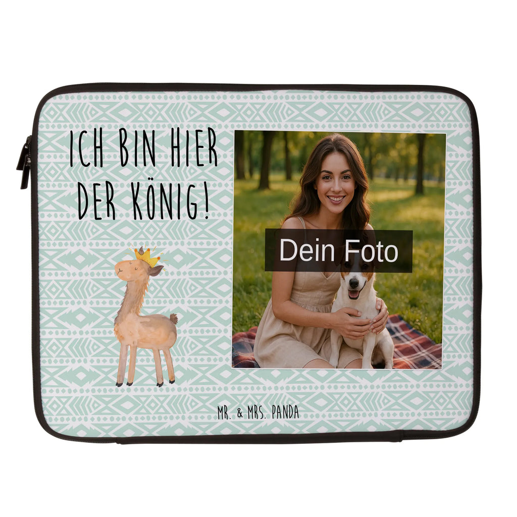 Personalisierte Foto Notebook Tasche Lama König Notebooktasche Mit Organizerfach Und Foto, Wasserfeste Notebooktasche Mit Wunschfoto, Leichte Notebooktasche Mit Foto, Gepolsterte Notebooktasche Mit Foto, Notebook-Umhängetasche Mit Foto, Notebook-Tasche Aus Nylon Mit Wunschbild, Moderne Notebooktasche Mit Fotodruck, Vintage Notebooktasche Mit Foto, Notebooktasche Mit Tragegriff Und Fotodruck, Ergonomische Notebooktasche Mit Fotodruck, Notebook-Tasche Aus Canvas Mit Fotodruck, Rucksackstil Notebooktasche Mit Foto, Notebook-Tasche Aus Leder Mit Bild, Casual Notebooktasche Mit Wunschfoto, Laptop-Aktentasche Mit Fotomotiv, Laptoptasche Mit Fotodruck, Minimalistische Notebooktasche Mit Fotodruck, Notebook-Querträger Mit Foto, Laptop-Rucksack Mit Eigenem Bild, Business Notebooktasche Mit Foto, Notebook-Aktentasche Mit Foto, Notebook-Sleeve Mit Fotopersonalisierung, Notebookhülle Mit Wunschfoto, Studenten-Notebooktasche Mit Foto., Büro-Notebooktasche Mit Wunschbild, Notebook-Tasche Aus Neopren Mit Foto, Notebooktasche Für 15 Zoll Mit Wunschbild, Notebooktasche Mit Schultergurt Und Bild, Notebooktasche Für Herren Mit Foto, Slim Notebooktasche Mit Fotodruck, Notebooktasche Mit Reißverschluss Und Foto, Notebooktasche Mit Zubehörfach Und Bild, Personalisierte Notebooktasche Mit Bild, Notebooktasche Für 13 Zoll Mit Fotodruck, Laptop-Messenger-Bag Mit Wunschfoto, Notebooktasche Mit Foto, Reisegeeignete Notebooktasche Mit Foto, Robuste Notebooktasche Mit Wunschfoto, Notebooktasche Für 17 Zoll Mit Foto, Notebook-Rucksack Mit Fotodruck, Klassische Notebooktasche Mit Wunschbild, Laptop-Case Mit Eigenem Foto, Laptop-Umhängetasche Mit Wunschbild, Notebooktasche Für Damen Mit Fotomotiv, Lama, Alpaka, Königin, Freundin, König, Abitur, Büro Kollege, Papa, Mama, Vorgesetzter, Kollegin, Abi, Lamas, Chef