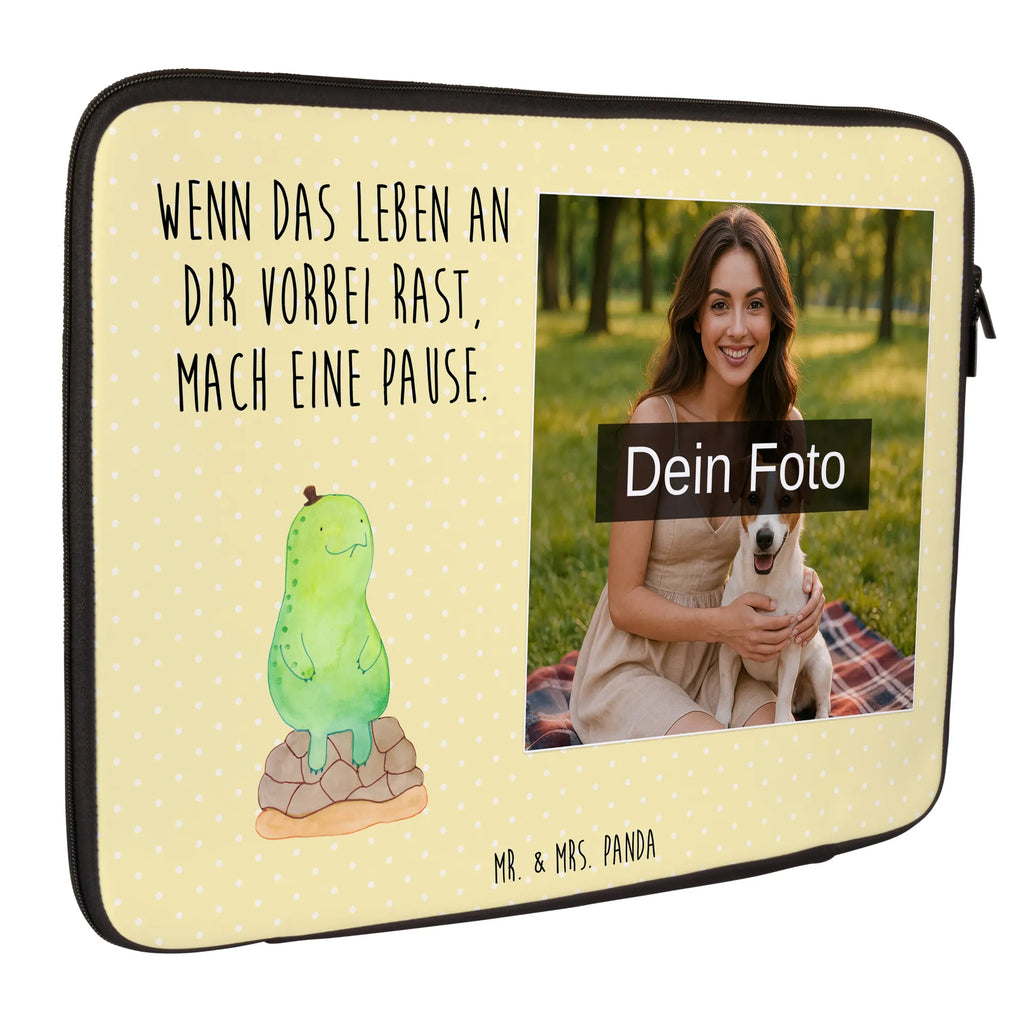 Personalisierte Foto Notebook Tasche Schildkröte Pause Notebooktasche Für 15 Zoll Mit Wunschbild, Notebook-Aktentasche Mit Foto, Casual Notebooktasche Mit Wunschfoto, Notebooktasche Für 13 Zoll Mit Fotodruck, Wasserfeste Notebooktasche Mit Wunschfoto, Business Notebooktasche Mit Foto, Leichte Notebooktasche Mit Foto, Slim Notebooktasche Mit Fotodruck, Klassische Notebooktasche Mit Wunschbild, Notebooktasche Mit Foto, Notebook-Rucksack Mit Fotodruck, Notebook-Tasche Aus Neopren Mit Foto, Gepolsterte Notebooktasche Mit Foto, Notebooktasche Mit Schultergurt Und Bild, Notebook-Sleeve Mit Fotopersonalisierung, Notebooktasche Für Damen Mit Fotomotiv, Notebooktasche Für 17 Zoll Mit Foto, Laptop-Umhängetasche Mit Wunschbild, Notebook-Tasche Aus Leder Mit Bild, Laptop-Aktentasche Mit Fotomotiv, Notebooktasche Mit Organizerfach Und Foto, Notebook-Querträger Mit Foto, Laptop-Messenger-Bag Mit Wunschfoto, Laptoptasche Mit Fotodruck, Personalisierte Notebooktasche Mit Bild, Ergonomische Notebooktasche Mit Fotodruck, Notebooktasche Für Herren Mit Foto, Notebook-Tasche Aus Canvas Mit Fotodruck, Notebookhülle Mit Wunschfoto, Minimalistische Notebooktasche Mit Fotodruck, Reisegeeignete Notebooktasche Mit Foto, Vintage Notebooktasche Mit Foto, Notebooktasche Mit Reißverschluss Und Foto, Notebook-Umhängetasche Mit Foto, Robuste Notebooktasche Mit Wunschfoto, Notebooktasche Mit Zubehörfach Und Bild, Rucksackstil Notebooktasche Mit Foto, Büro-Notebooktasche Mit Wunschbild, Notebook-Tasche Aus Nylon Mit Wunschbild, Laptop-Case Mit Eigenem Foto, Laptop-Rucksack Mit Eigenem Bild, Notebooktasche Mit Tragegriff Und Fotodruck, Studenten-Notebooktasche Mit Foto., Moderne Notebooktasche Mit Fotodruck, Schildkröte, Entschleunigen, Achtsamkeit, achtsam
