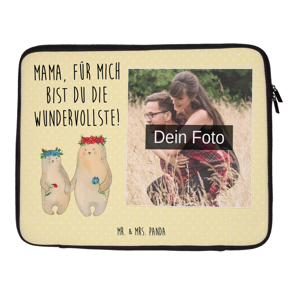 Personalisierte Foto Notebook Tasche Bären mit Blumenkranz Notebook-Tasche Aus Nylon Mit Wunschbild, Personalisierte Notebooktasche Mit Bild, Notebook-Tasche Aus Canvas Mit Fotodruck, Notebook-Tasche Aus Neopren Mit Foto, Slim Notebooktasche Mit Fotodruck, Robuste Notebooktasche Mit Wunschfoto, Notebook-Sleeve Mit Fotopersonalisierung, Notebook-Umhängetasche Mit Foto, Ergonomische Notebooktasche Mit Fotodruck, Notebooktasche Mit Reißverschluss Und Foto, Notebooktasche Für Herren Mit Foto, Casual Notebooktasche Mit Wunschfoto, Notebook-Rucksack Mit Fotodruck, Notebook-Aktentasche Mit Foto, Laptop-Umhängetasche Mit Wunschbild, Notebooktasche Für 17 Zoll Mit Foto, Laptop-Rucksack Mit Eigenem Bild, Studenten-Notebooktasche Mit Foto., Notebook-Tasche Aus Leder Mit Bild, Gepolsterte Notebooktasche Mit Foto, Wasserfeste Notebooktasche Mit Wunschfoto, Reisegeeignete Notebooktasche Mit Foto, Notebooktasche Mit Zubehörfach Und Bild, Notebookhülle Mit Wunschfoto, Moderne Notebooktasche Mit Fotodruck, Business Notebooktasche Mit Foto, Laptop-Aktentasche Mit Fotomotiv, Notebook-Querträger Mit Foto, Notebooktasche Für 15 Zoll Mit Wunschbild, Notebooktasche Mit Tragegriff Und Fotodruck, Notebooktasche Mit Schultergurt Und Bild, Notebooktasche Für 13 Zoll Mit Fotodruck, Laptoptasche Mit Fotodruck, Klassische Notebooktasche Mit Wunschbild, Rucksackstil Notebooktasche Mit Foto, Laptop-Case Mit Eigenem Foto, Leichte Notebooktasche Mit Foto, Minimalistische Notebooktasche Mit Fotodruck, Notebooktasche Für Damen Mit Fotomotiv, Vintage Notebooktasche Mit Foto, Laptop-Messenger-Bag Mit Wunschfoto, Notebooktasche Mit Foto, Büro-Notebooktasche Mit Wunschbild, Notebooktasche Mit Organizerfach Und Foto, Familie, Vatertag, Muttertag, Bruder, Schwester, Mama, Papa, Oma, Opa, Vorbild, Lieblingsmensch, Mami, Mutter, Töchter, Lieblingsmama, beste Mutter, Bären, Kinder, Tochter, Geschenk Mama. Muttertag, Kind, Mutti, Bär, Family, weltbeste Mama