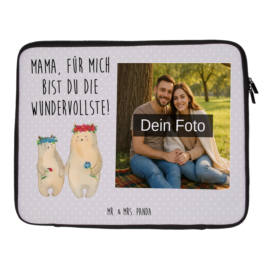 Personalisierte Foto Notebook Tasche Bären mit Blumenkranz Notebook-Tasche Aus Nylon Mit Wunschbild, Personalisierte Notebooktasche Mit Bild, Notebook-Tasche Aus Canvas Mit Fotodruck, Notebook-Tasche Aus Neopren Mit Foto, Slim Notebooktasche Mit Fotodruck, Robuste Notebooktasche Mit Wunschfoto, Notebook-Sleeve Mit Fotopersonalisierung, Notebook-Umhängetasche Mit Foto, Ergonomische Notebooktasche Mit Fotodruck, Notebooktasche Mit Reißverschluss Und Foto, Notebooktasche Für Herren Mit Foto, Casual Notebooktasche Mit Wunschfoto, Notebook-Rucksack Mit Fotodruck, Notebook-Aktentasche Mit Foto, Laptop-Umhängetasche Mit Wunschbild, Notebooktasche Für 17 Zoll Mit Foto, Laptop-Rucksack Mit Eigenem Bild, Studenten-Notebooktasche Mit Foto., Notebook-Tasche Aus Leder Mit Bild, Gepolsterte Notebooktasche Mit Foto, Wasserfeste Notebooktasche Mit Wunschfoto, Reisegeeignete Notebooktasche Mit Foto, Notebooktasche Mit Zubehörfach Und Bild, Notebookhülle Mit Wunschfoto, Moderne Notebooktasche Mit Fotodruck, Business Notebooktasche Mit Foto, Laptop-Aktentasche Mit Fotomotiv, Notebook-Querträger Mit Foto, Notebooktasche Für 15 Zoll Mit Wunschbild, Notebooktasche Mit Tragegriff Und Fotodruck, Notebooktasche Mit Schultergurt Und Bild, Notebooktasche Für 13 Zoll Mit Fotodruck, Laptoptasche Mit Fotodruck, Klassische Notebooktasche Mit Wunschbild, Rucksackstil Notebooktasche Mit Foto, Laptop-Case Mit Eigenem Foto, Leichte Notebooktasche Mit Foto, Minimalistische Notebooktasche Mit Fotodruck, Notebooktasche Für Damen Mit Fotomotiv, Vintage Notebooktasche Mit Foto, Laptop-Messenger-Bag Mit Wunschfoto, Notebooktasche Mit Foto, Büro-Notebooktasche Mit Wunschbild, Notebooktasche Mit Organizerfach Und Foto, Familie, Vatertag, Muttertag, Bruder, Schwester, Mama, Papa, Oma, Opa, Vorbild, Lieblingsmensch, Mami, Mutter, Töchter, Lieblingsmama, beste Mutter, Bären, Kinder, Tochter, Geschenk Mama. Muttertag, Kind, Mutti, Bär, Family, weltbeste Mama