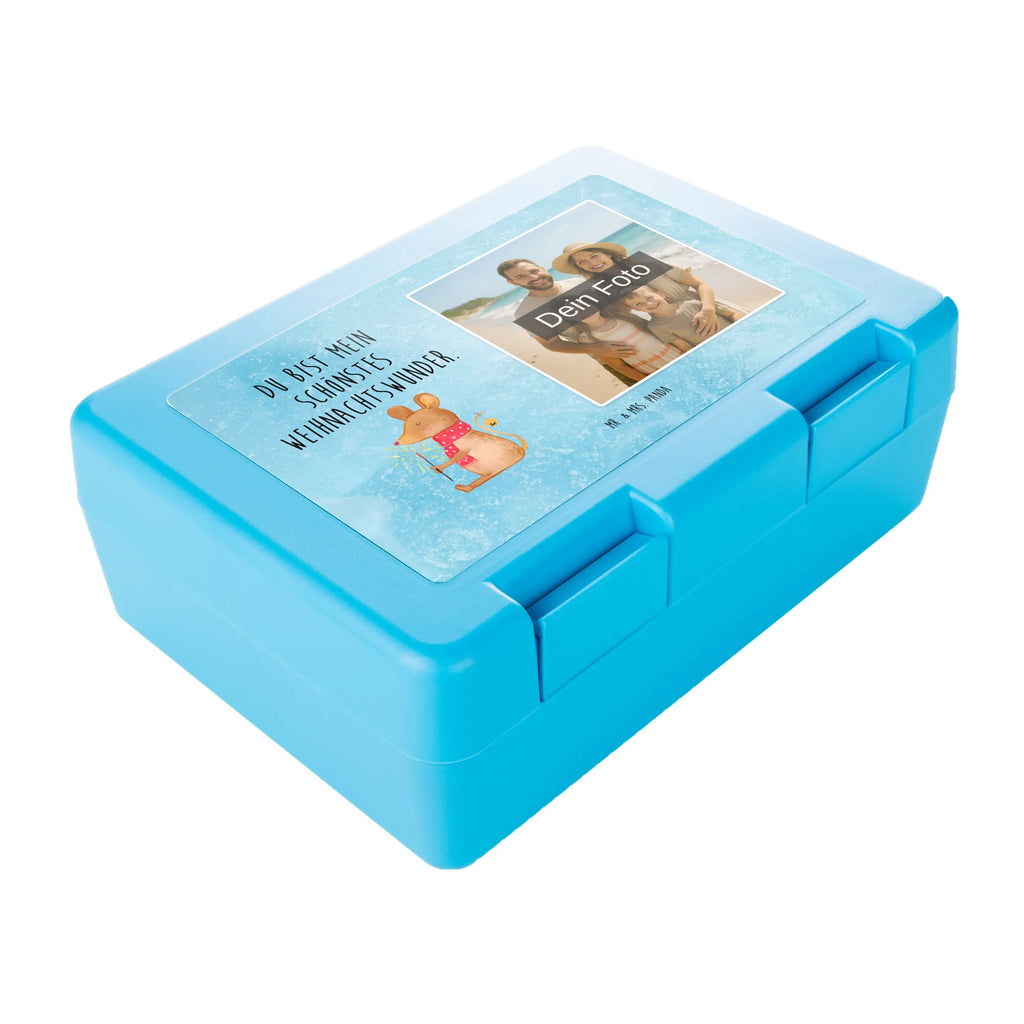 Personalisierte Foto Brotdose Maus Weihnachten Lustige Brotdose Mit Eigenem Foto, Vesperdose Mit Bild, Brotdose Für Mädchen Mit Foto, Nachhaltige Brotdose Mit Foto, Auslaufsichere Brotdose Mit Foto, Butterbrotdose Mit Bild, Brotdose Selbst Gestalten Mit Foto, Brotdose Schule Mit Foto, Lunchbox Mit Foto, Vesperbox Mit Foto, Brotdose Mit Foto Und Wunschtext, Design Brotdose Mit Wunschfoto, Brotdose Mit Eigenem Bild, Brotdose Bedruckt Mit Foto, Frühstücksdose Mit Foto, Brotdose Mit Foto, Snackbox Mit Bild, Brotdose Kindergarten Mit Wunschbild, Brotdose Erwachsene Mit Bild, Pausenbrotbox Mit Wunschfoto, Kunststoff Brotdose Mit Bild, Wiederverwendbare Brotdose Mit Foto, Brotdose Mit Wunschfoto, Geschenk Brotdose Mit Foto, Brotbox Mit Foto, Foto Brotdose, Brotdose Kinder Mit Foto, BPA-Freie Brotdose Mit Bild, Brotdose Für Unterwegs Mit Wunschfoto, Brotdose Kita Mit Foto, Brotdose Mit Bild Und Namen, Personalisierte Brotdose Mit Foto, Essensdose Mit Wunschfoto, Brotdose Büro Mit Foto, Brotdose Für Jungen Mit Bild, Edelstahl Brotdose Mit Foto, Jausenbox Mit Eigenem Bild, Winter, Weihnachten, Weihnachtsdeko, Nikolaus, Advent, Heiligabend, Wintermotiv, Weihnachtswunder, Frohe Weihnachten, Weihnachtsgruß, Mäuschen, Maus, Weihnachtsmotiv