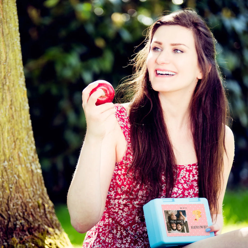 Personalisierte Foto Brotdose Fuchs Mama Essensdose Mit Wunschfoto, Brotdose Kinder Mit Foto, Brotdose Kindergarten Mit Wunschbild, Foto Brotdose, Vesperbox Mit Foto, Nachhaltige Brotdose Mit Foto, Snackbox Mit Bild, Brotdose Erwachsene Mit Bild, Brotdose Mit Foto Und Wunschtext, Wiederverwendbare Brotdose Mit Foto, Personalisierte Brotdose Mit Foto, Edelstahl Brotdose Mit Foto, Butterbrotdose Mit Bild, Kunststoff Brotdose Mit Bild, Geschenk Brotdose Mit Foto, Brotdose Für Unterwegs Mit Wunschfoto, Jausenbox Mit Eigenem Bild, Brotdose Schule Mit Foto, Frühstücksdose Mit Foto, Brotbox Mit Foto, BPA-Freie Brotdose Mit Bild, Brotdose Für Mädchen Mit Foto, Lunchbox Mit Foto, Pausenbrotbox Mit Wunschfoto, Brotdose Mit Foto, Lustige Brotdose Mit Eigenem Foto, Vesperdose Mit Bild, Brotdose Mit Bild Und Namen, Brotdose Mit Wunschfoto, Design Brotdose Mit Wunschfoto, Brotdose Für Jungen Mit Bild, Auslaufsichere Brotdose Mit Foto, Brotdose Mit Eigenem Bild, Brotdose Büro Mit Foto, Brotdose Selbst Gestalten Mit Foto, Brotdose Kita Mit Foto, Brotdose Bedruckt Mit Foto, Familie, Vatertag, Muttertag, Bruder, Schwester, Mama, Papa, Oma, Opa, Mutter, Lieblingstochter, Beste Tochter, Geschenk, Tochter
