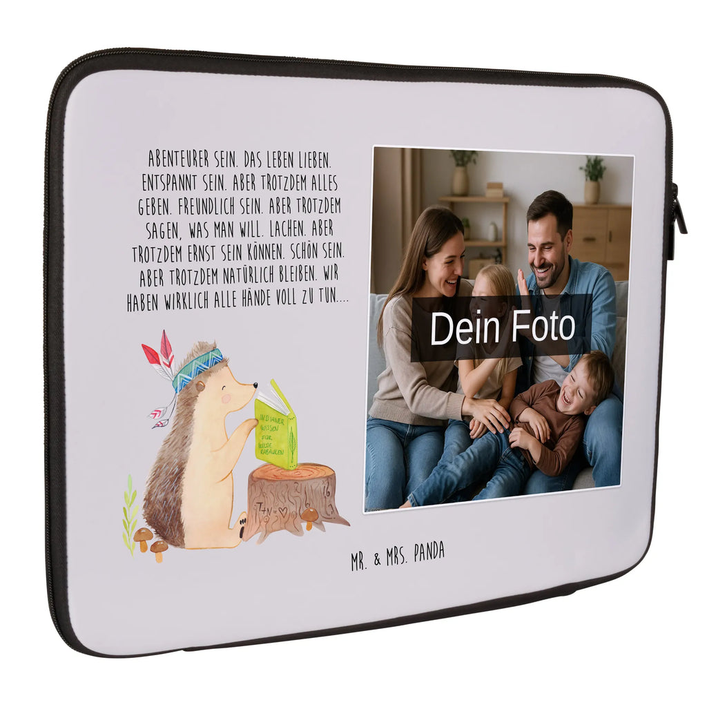 Personalisierte Foto Notebook Tasche Igel Federschmuck Ergonomische Notebooktasche Mit Fotodruck, Laptop-Umhängetasche Mit Wunschbild, Casual Notebooktasche Mit Wunschfoto, Notebooktasche Für Herren Mit Foto, Business Notebooktasche Mit Foto, Büro-Notebooktasche Mit Wunschbild, Notebook-Tasche Aus Neopren Mit Foto, Notebooktasche Für 13 Zoll Mit Fotodruck, Gepolsterte Notebooktasche Mit Foto, Notebooktasche Mit Foto, Laptop-Rucksack Mit Eigenem Bild, Notebook-Aktentasche Mit Foto, Notebooktasche Für Damen Mit Fotomotiv, Notebook-Rucksack Mit Fotodruck, Notebooktasche Mit Reißverschluss Und Foto, Notebook-Tasche Aus Nylon Mit Wunschbild, Klassische Notebooktasche Mit Wunschbild, Minimalistische Notebooktasche Mit Fotodruck, Notebookhülle Mit Wunschfoto, Notebooktasche Mit Tragegriff Und Fotodruck, Vintage Notebooktasche Mit Foto, Moderne Notebooktasche Mit Fotodruck, Reisegeeignete Notebooktasche Mit Foto, Laptoptasche Mit Fotodruck, Notebook-Sleeve Mit Fotopersonalisierung, Notebooktasche Mit Zubehörfach Und Bild, Notebook-Tasche Aus Canvas Mit Fotodruck, Notebook-Tasche Aus Leder Mit Bild, Notebooktasche Für 17 Zoll Mit Foto, Notebook-Querträger Mit Foto, Robuste Notebooktasche Mit Wunschfoto, Notebook-Umhängetasche Mit Foto, Laptop-Messenger-Bag Mit Wunschfoto, Laptop-Aktentasche Mit Fotomotiv, Notebooktasche Für 15 Zoll Mit Wunschbild, Wasserfeste Notebooktasche Mit Wunschfoto, Slim Notebooktasche Mit Fotodruck, Personalisierte Notebooktasche Mit Bild, Leichte Notebooktasche Mit Foto, Notebooktasche Mit Organizerfach Und Foto, Rucksackstil Notebooktasche Mit Foto, Notebooktasche Mit Schultergurt Und Bild, Studenten-Notebooktasche Mit Foto., Laptop-Case Mit Eigenem Foto, Waldtiere, Tiere, Lagerfeuer, Abenteuer, Indianer, Camping, Igel