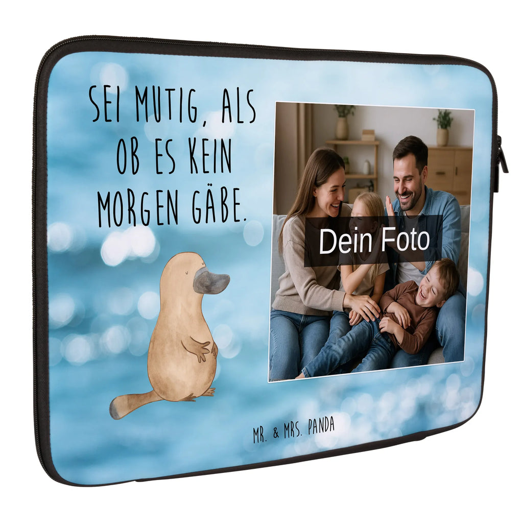 Personalisierte Foto Notebook Tasche Schnabeltier Mut Notebooktasche Mit Tragegriff Und Fotodruck, Notebooktasche Für Herren Mit Foto, Notebook-Tasche Aus Nylon Mit Wunschbild, Leichte Notebooktasche Mit Foto, Ergonomische Notebooktasche Mit Fotodruck, Notebooktasche Mit Organizerfach Und Foto, Notebooktasche Mit Foto, Laptoptasche Mit Fotodruck, Laptop-Rucksack Mit Eigenem Bild, Notebooktasche Für 17 Zoll Mit Foto, Robuste Notebooktasche Mit Wunschfoto, Studenten-Notebooktasche Mit Foto., Rucksackstil Notebooktasche Mit Foto, Vintage Notebooktasche Mit Foto, Notebooktasche Mit Schultergurt Und Bild, Notebooktasche Mit Reißverschluss Und Foto, Moderne Notebooktasche Mit Fotodruck, Notebooktasche Für 13 Zoll Mit Fotodruck, Klassische Notebooktasche Mit Wunschbild, Gepolsterte Notebooktasche Mit Foto, Minimalistische Notebooktasche Mit Fotodruck, Notebooktasche Für Damen Mit Fotomotiv, Büro-Notebooktasche Mit Wunschbild, Notebook-Tasche Aus Neopren Mit Foto, Notebook-Rucksack Mit Fotodruck, Laptop-Case Mit Eigenem Foto, Business Notebooktasche Mit Foto, Laptop-Umhängetasche Mit Wunschbild, Reisegeeignete Notebooktasche Mit Foto, Notebook-Querträger Mit Foto, Notebook-Tasche Aus Canvas Mit Fotodruck, Laptop-Messenger-Bag Mit Wunschfoto, Notebooktasche Mit Zubehörfach Und Bild, Notebook-Aktentasche Mit Foto, Casual Notebooktasche Mit Wunschfoto, Wasserfeste Notebooktasche Mit Wunschfoto, Notebook-Tasche Aus Leder Mit Bild, Laptop-Aktentasche Mit Fotomotiv, Personalisierte Notebooktasche Mit Bild, Notebook-Sleeve Mit Fotopersonalisierung, Notebookhülle Mit Wunschfoto, Notebook-Umhängetasche Mit Foto, Notebooktasche Für 15 Zoll Mit Wunschbild, Slim Notebooktasche Mit Fotodruck, Meerestiere, Meer, Urlaub, Raodtrip, Schnabeltiere, Weltreise, Lebensweisheit, Motivation, Training, mutig, Neuanfang, Neustart, Schnabeltier, Mut, Büro, Arbeit