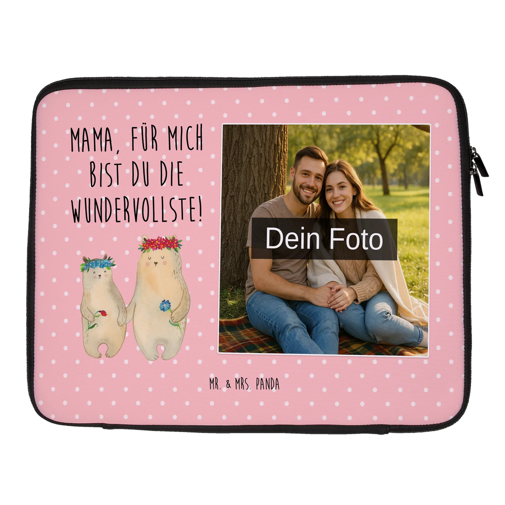 Personalisierte Foto Notebook Tasche Bären mit Blumenkranz Notebook-Tasche Aus Nylon Mit Wunschbild, Personalisierte Notebooktasche Mit Bild, Notebook-Tasche Aus Canvas Mit Fotodruck, Notebook-Tasche Aus Neopren Mit Foto, Slim Notebooktasche Mit Fotodruck, Robuste Notebooktasche Mit Wunschfoto, Notebook-Sleeve Mit Fotopersonalisierung, Notebook-Umhängetasche Mit Foto, Ergonomische Notebooktasche Mit Fotodruck, Notebooktasche Mit Reißverschluss Und Foto, Notebooktasche Für Herren Mit Foto, Casual Notebooktasche Mit Wunschfoto, Notebook-Rucksack Mit Fotodruck, Notebook-Aktentasche Mit Foto, Laptop-Umhängetasche Mit Wunschbild, Notebooktasche Für 17 Zoll Mit Foto, Laptop-Rucksack Mit Eigenem Bild, Studenten-Notebooktasche Mit Foto., Notebook-Tasche Aus Leder Mit Bild, Gepolsterte Notebooktasche Mit Foto, Wasserfeste Notebooktasche Mit Wunschfoto, Reisegeeignete Notebooktasche Mit Foto, Notebooktasche Mit Zubehörfach Und Bild, Notebookhülle Mit Wunschfoto, Moderne Notebooktasche Mit Fotodruck, Business Notebooktasche Mit Foto, Laptop-Aktentasche Mit Fotomotiv, Notebook-Querträger Mit Foto, Notebooktasche Für 15 Zoll Mit Wunschbild, Notebooktasche Mit Tragegriff Und Fotodruck, Notebooktasche Mit Schultergurt Und Bild, Notebooktasche Für 13 Zoll Mit Fotodruck, Laptoptasche Mit Fotodruck, Klassische Notebooktasche Mit Wunschbild, Rucksackstil Notebooktasche Mit Foto, Laptop-Case Mit Eigenem Foto, Leichte Notebooktasche Mit Foto, Minimalistische Notebooktasche Mit Fotodruck, Notebooktasche Für Damen Mit Fotomotiv, Vintage Notebooktasche Mit Foto, Laptop-Messenger-Bag Mit Wunschfoto, Notebooktasche Mit Foto, Büro-Notebooktasche Mit Wunschbild, Notebooktasche Mit Organizerfach Und Foto, Familie, Vatertag, Muttertag, Bruder, Schwester, Mama, Papa, Oma, Opa, Vorbild, Lieblingsmensch, Mami, Mutter, Töchter, Lieblingsmama, beste Mutter, Bären, Kinder, Tochter, Geschenk Mama. Muttertag, Kind, Mutti, Bär, Family, weltbeste Mama