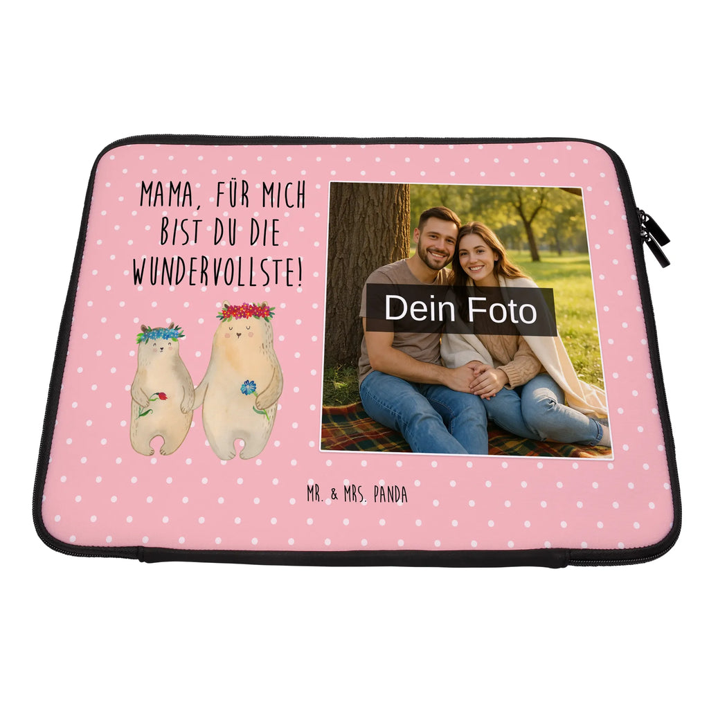 Personalisierte Foto Notebook Tasche Bären mit Blumenkranz Notebook-Tasche Aus Nylon Mit Wunschbild, Personalisierte Notebooktasche Mit Bild, Notebook-Tasche Aus Canvas Mit Fotodruck, Notebook-Tasche Aus Neopren Mit Foto, Slim Notebooktasche Mit Fotodruck, Robuste Notebooktasche Mit Wunschfoto, Notebook-Sleeve Mit Fotopersonalisierung, Notebook-Umhängetasche Mit Foto, Ergonomische Notebooktasche Mit Fotodruck, Notebooktasche Mit Reißverschluss Und Foto, Notebooktasche Für Herren Mit Foto, Casual Notebooktasche Mit Wunschfoto, Notebook-Rucksack Mit Fotodruck, Notebook-Aktentasche Mit Foto, Laptop-Umhängetasche Mit Wunschbild, Notebooktasche Für 17 Zoll Mit Foto, Laptop-Rucksack Mit Eigenem Bild, Studenten-Notebooktasche Mit Foto., Notebook-Tasche Aus Leder Mit Bild, Gepolsterte Notebooktasche Mit Foto, Wasserfeste Notebooktasche Mit Wunschfoto, Reisegeeignete Notebooktasche Mit Foto, Notebooktasche Mit Zubehörfach Und Bild, Notebookhülle Mit Wunschfoto, Moderne Notebooktasche Mit Fotodruck, Business Notebooktasche Mit Foto, Laptop-Aktentasche Mit Fotomotiv, Notebook-Querträger Mit Foto, Notebooktasche Für 15 Zoll Mit Wunschbild, Notebooktasche Mit Tragegriff Und Fotodruck, Notebooktasche Mit Schultergurt Und Bild, Notebooktasche Für 13 Zoll Mit Fotodruck, Laptoptasche Mit Fotodruck, Klassische Notebooktasche Mit Wunschbild, Rucksackstil Notebooktasche Mit Foto, Laptop-Case Mit Eigenem Foto, Leichte Notebooktasche Mit Foto, Minimalistische Notebooktasche Mit Fotodruck, Notebooktasche Für Damen Mit Fotomotiv, Vintage Notebooktasche Mit Foto, Laptop-Messenger-Bag Mit Wunschfoto, Notebooktasche Mit Foto, Büro-Notebooktasche Mit Wunschbild, Notebooktasche Mit Organizerfach Und Foto, Familie, Vatertag, Muttertag, Bruder, Schwester, Mama, Papa, Oma, Opa, Vorbild, Lieblingsmensch, Mami, Mutter, Töchter, Lieblingsmama, beste Mutter, Bären, Kinder, Tochter, Geschenk Mama. Muttertag, Kind, Mutti, Bär, Family, weltbeste Mama