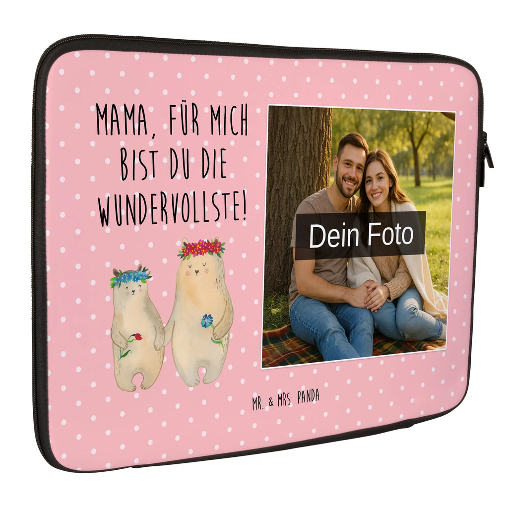 Personalisierte Foto Notebook Tasche Bären mit Blumenkranz Notebook-Tasche Aus Nylon Mit Wunschbild, Personalisierte Notebooktasche Mit Bild, Notebook-Tasche Aus Canvas Mit Fotodruck, Notebook-Tasche Aus Neopren Mit Foto, Slim Notebooktasche Mit Fotodruck, Robuste Notebooktasche Mit Wunschfoto, Notebook-Sleeve Mit Fotopersonalisierung, Notebook-Umhängetasche Mit Foto, Ergonomische Notebooktasche Mit Fotodruck, Notebooktasche Mit Reißverschluss Und Foto, Notebooktasche Für Herren Mit Foto, Casual Notebooktasche Mit Wunschfoto, Notebook-Rucksack Mit Fotodruck, Notebook-Aktentasche Mit Foto, Laptop-Umhängetasche Mit Wunschbild, Notebooktasche Für 17 Zoll Mit Foto, Laptop-Rucksack Mit Eigenem Bild, Studenten-Notebooktasche Mit Foto., Notebook-Tasche Aus Leder Mit Bild, Gepolsterte Notebooktasche Mit Foto, Wasserfeste Notebooktasche Mit Wunschfoto, Reisegeeignete Notebooktasche Mit Foto, Notebooktasche Mit Zubehörfach Und Bild, Notebookhülle Mit Wunschfoto, Moderne Notebooktasche Mit Fotodruck, Business Notebooktasche Mit Foto, Laptop-Aktentasche Mit Fotomotiv, Notebook-Querträger Mit Foto, Notebooktasche Für 15 Zoll Mit Wunschbild, Notebooktasche Mit Tragegriff Und Fotodruck, Notebooktasche Mit Schultergurt Und Bild, Notebooktasche Für 13 Zoll Mit Fotodruck, Laptoptasche Mit Fotodruck, Klassische Notebooktasche Mit Wunschbild, Rucksackstil Notebooktasche Mit Foto, Laptop-Case Mit Eigenem Foto, Leichte Notebooktasche Mit Foto, Minimalistische Notebooktasche Mit Fotodruck, Notebooktasche Für Damen Mit Fotomotiv, Vintage Notebooktasche Mit Foto, Laptop-Messenger-Bag Mit Wunschfoto, Notebooktasche Mit Foto, Büro-Notebooktasche Mit Wunschbild, Notebooktasche Mit Organizerfach Und Foto, Familie, Vatertag, Muttertag, Bruder, Schwester, Mama, Papa, Oma, Opa, Vorbild, Lieblingsmensch, Mami, Mutter, Töchter, Lieblingsmama, beste Mutter, Bären, Kinder, Tochter, Geschenk Mama. Muttertag, Kind, Mutti, Bär, Family, weltbeste Mama
