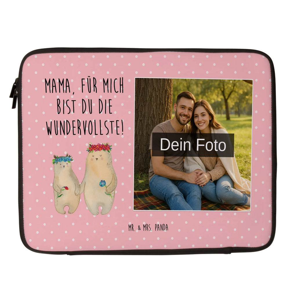 Personalisierte Foto Notebook Tasche Bären mit Blumenkranz Notebook-Tasche Aus Nylon Mit Wunschbild, Personalisierte Notebooktasche Mit Bild, Notebook-Tasche Aus Canvas Mit Fotodruck, Notebook-Tasche Aus Neopren Mit Foto, Slim Notebooktasche Mit Fotodruck, Robuste Notebooktasche Mit Wunschfoto, Notebook-Sleeve Mit Fotopersonalisierung, Notebook-Umhängetasche Mit Foto, Ergonomische Notebooktasche Mit Fotodruck, Notebooktasche Mit Reißverschluss Und Foto, Notebooktasche Für Herren Mit Foto, Casual Notebooktasche Mit Wunschfoto, Notebook-Rucksack Mit Fotodruck, Notebook-Aktentasche Mit Foto, Laptop-Umhängetasche Mit Wunschbild, Notebooktasche Für 17 Zoll Mit Foto, Laptop-Rucksack Mit Eigenem Bild, Studenten-Notebooktasche Mit Foto., Notebook-Tasche Aus Leder Mit Bild, Gepolsterte Notebooktasche Mit Foto, Wasserfeste Notebooktasche Mit Wunschfoto, Reisegeeignete Notebooktasche Mit Foto, Notebooktasche Mit Zubehörfach Und Bild, Notebookhülle Mit Wunschfoto, Moderne Notebooktasche Mit Fotodruck, Business Notebooktasche Mit Foto, Laptop-Aktentasche Mit Fotomotiv, Notebook-Querträger Mit Foto, Notebooktasche Für 15 Zoll Mit Wunschbild, Notebooktasche Mit Tragegriff Und Fotodruck, Notebooktasche Mit Schultergurt Und Bild, Notebooktasche Für 13 Zoll Mit Fotodruck, Laptoptasche Mit Fotodruck, Klassische Notebooktasche Mit Wunschbild, Rucksackstil Notebooktasche Mit Foto, Laptop-Case Mit Eigenem Foto, Leichte Notebooktasche Mit Foto, Minimalistische Notebooktasche Mit Fotodruck, Notebooktasche Für Damen Mit Fotomotiv, Vintage Notebooktasche Mit Foto, Laptop-Messenger-Bag Mit Wunschfoto, Notebooktasche Mit Foto, Büro-Notebooktasche Mit Wunschbild, Notebooktasche Mit Organizerfach Und Foto, Familie, Vatertag, Muttertag, Bruder, Schwester, Mama, Papa, Oma, Opa, Vorbild, Lieblingsmensch, Mami, Mutter, Töchter, Lieblingsmama, beste Mutter, Bären, Kinder, Tochter, Geschenk Mama. Muttertag, Kind, Mutti, Bär, Family, weltbeste Mama