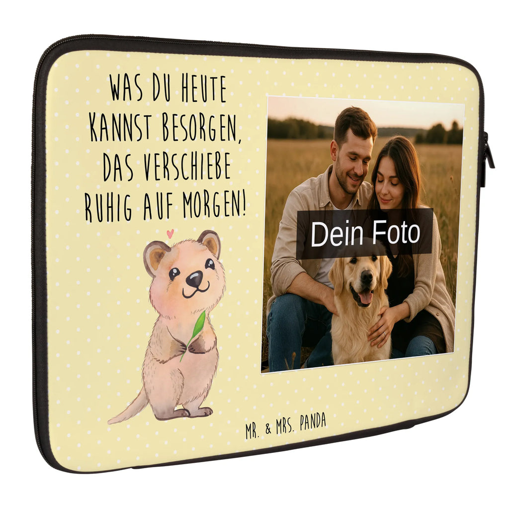 Personalisierte Foto Notebook Tasche Quokka Happy Notebooktasche Mit Tragegriff Und Fotodruck, Rucksackstil Notebooktasche Mit Foto, Casual Notebooktasche Mit Wunschfoto, Notebooktasche Für 15 Zoll Mit Wunschbild, Notebooktasche Für 13 Zoll Mit Fotodruck, Moderne Notebooktasche Mit Fotodruck, Laptop-Aktentasche Mit Fotomotiv, Laptop-Umhängetasche Mit Wunschbild, Notebooktasche Für Damen Mit Fotomotiv, Minimalistische Notebooktasche Mit Fotodruck, Leichte Notebooktasche Mit Foto, Laptoptasche Mit Fotodruck, Notebook-Tasche Aus Leder Mit Bild, Laptop-Case Mit Eigenem Foto, Studenten-Notebooktasche Mit Foto., Notebookhülle Mit Wunschfoto, Reisegeeignete Notebooktasche Mit Foto, Notebooktasche Mit Zubehörfach Und Bild, Business Notebooktasche Mit Foto, Notebook-Umhängetasche Mit Foto, Notebooktasche Mit Organizerfach Und Foto, Büro-Notebooktasche Mit Wunschbild, Slim Notebooktasche Mit Fotodruck, Laptop-Rucksack Mit Eigenem Bild, Notebooktasche Für Herren Mit Foto, Notebooktasche Für 17 Zoll Mit Foto, Ergonomische Notebooktasche Mit Fotodruck, Notebook-Tasche Aus Canvas Mit Fotodruck, Notebook-Sleeve Mit Fotopersonalisierung, Gepolsterte Notebooktasche Mit Foto, Notebook-Tasche Aus Nylon Mit Wunschbild, Laptop-Messenger-Bag Mit Wunschfoto, Personalisierte Notebooktasche Mit Bild, Notebooktasche Mit Foto, Notebook-Rucksack Mit Fotodruck, Notebook-Tasche Aus Neopren Mit Foto, Notebooktasche Mit Reißverschluss Und Foto, Notebook-Querträger Mit Foto, Robuste Notebooktasche Mit Wunschfoto, Wasserfeste Notebooktasche Mit Wunschfoto, Notebooktasche Mit Schultergurt Und Bild, Notebook-Aktentasche Mit Foto, Klassische Notebooktasche Mit Wunschbild, Vintage Notebooktasche Mit Foto, Tiermotive, Gute Laune, lustige Sprüche, Tiere, Aufschieberitis, Quokka, Dinge erledigen, Verschieben, Lustiger Spruch, Niedliches Tier