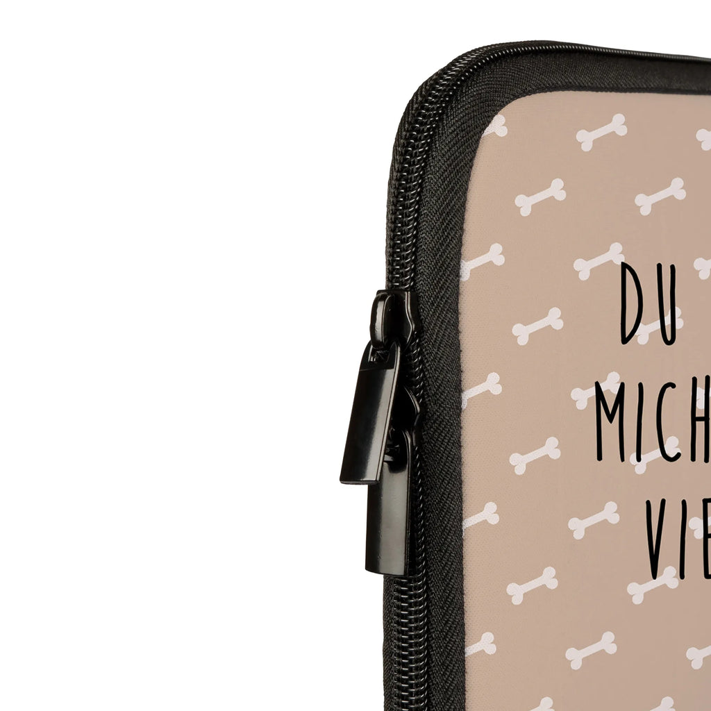 Personalisierte Foto Notebook Tasche Mops Verliebt Notebooktasche Mit Tragegriff Und Fotodruck, Slim Notebooktasche Mit Fotodruck, Notebook-Tasche Aus Nylon Mit Wunschbild, Notebooktasche Mit Reißverschluss Und Foto, Büro-Notebooktasche Mit Wunschbild, Reisegeeignete Notebooktasche Mit Foto, Notebook-Tasche Aus Leder Mit Bild, Notebooktasche Für Herren Mit Foto, Personalisierte Notebooktasche Mit Bild, Notebooktasche Für 17 Zoll Mit Foto, Moderne Notebooktasche Mit Fotodruck, Laptop-Rucksack Mit Eigenem Bild, Notebooktasche Mit Organizerfach Und Foto, Business Notebooktasche Mit Foto, Rucksackstil Notebooktasche Mit Foto, Casual Notebooktasche Mit Wunschfoto, Laptop-Aktentasche Mit Fotomotiv, Laptop-Case Mit Eigenem Foto, Notebooktasche Mit Foto, Minimalistische Notebooktasche Mit Fotodruck, Studenten-Notebooktasche Mit Foto., Laptop-Umhängetasche Mit Wunschbild, Robuste Notebooktasche Mit Wunschfoto, Notebooktasche Für Damen Mit Fotomotiv, Notebooktasche Für 15 Zoll Mit Wunschbild, Klassische Notebooktasche Mit Wunschbild, Notebooktasche Mit Schultergurt Und Bild, Notebooktasche Für 13 Zoll Mit Fotodruck, Ergonomische Notebooktasche Mit Fotodruck, Vintage Notebooktasche Mit Foto, Notebook-Umhängetasche Mit Foto, Laptop-Messenger-Bag Mit Wunschfoto, Notebook-Tasche Aus Canvas Mit Fotodruck, Notebook-Rucksack Mit Fotodruck, Notebook-Querträger Mit Foto, Notebook-Tasche Aus Neopren Mit Foto, Wasserfeste Notebooktasche Mit Wunschfoto, Notebooktasche Mit Zubehörfach Und Bild, Leichte Notebooktasche Mit Foto, Notebook-Aktentasche Mit Foto, Notebook-Sleeve Mit Fotopersonalisierung, Notebookhülle Mit Wunschfoto, Laptoptasche Mit Fotodruck, Gepolsterte Notebooktasche Mit Foto, Hund, Hundemotiv, Haustier, Hunderasse, Tierliebhaber, Hundebesitzer, Sprüche, verliebt, Liebe, Partner, Möpse, Liebesspruch. Verlobt, Geschenk Freund, Mops, Hundeliebe