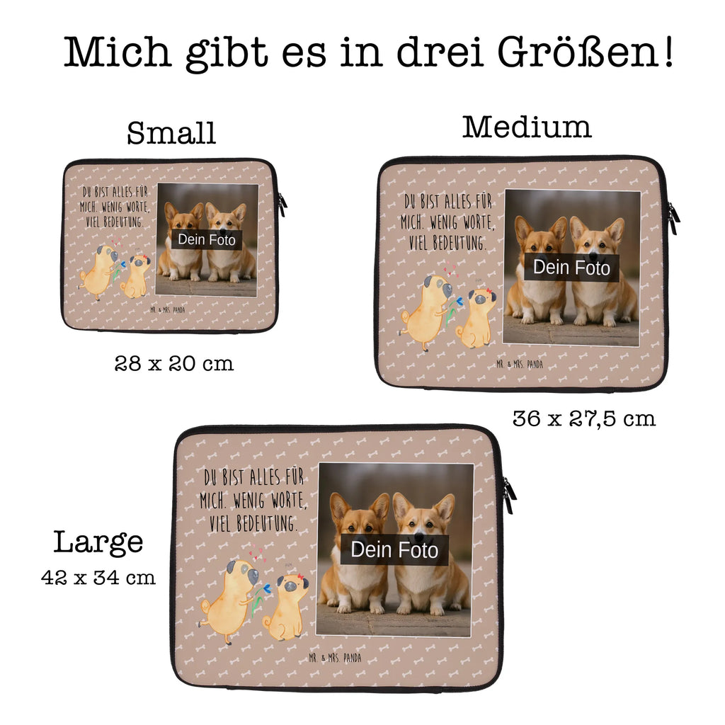 Personalisierte Foto Notebook Tasche Mops Verliebt Notebooktasche Mit Tragegriff Und Fotodruck, Slim Notebooktasche Mit Fotodruck, Notebook-Tasche Aus Nylon Mit Wunschbild, Notebooktasche Mit Reißverschluss Und Foto, Büro-Notebooktasche Mit Wunschbild, Reisegeeignete Notebooktasche Mit Foto, Notebook-Tasche Aus Leder Mit Bild, Notebooktasche Für Herren Mit Foto, Personalisierte Notebooktasche Mit Bild, Notebooktasche Für 17 Zoll Mit Foto, Moderne Notebooktasche Mit Fotodruck, Laptop-Rucksack Mit Eigenem Bild, Notebooktasche Mit Organizerfach Und Foto, Business Notebooktasche Mit Foto, Rucksackstil Notebooktasche Mit Foto, Casual Notebooktasche Mit Wunschfoto, Laptop-Aktentasche Mit Fotomotiv, Laptop-Case Mit Eigenem Foto, Notebooktasche Mit Foto, Minimalistische Notebooktasche Mit Fotodruck, Studenten-Notebooktasche Mit Foto., Laptop-Umhängetasche Mit Wunschbild, Robuste Notebooktasche Mit Wunschfoto, Notebooktasche Für Damen Mit Fotomotiv, Notebooktasche Für 15 Zoll Mit Wunschbild, Klassische Notebooktasche Mit Wunschbild, Notebooktasche Mit Schultergurt Und Bild, Notebooktasche Für 13 Zoll Mit Fotodruck, Ergonomische Notebooktasche Mit Fotodruck, Vintage Notebooktasche Mit Foto, Notebook-Umhängetasche Mit Foto, Laptop-Messenger-Bag Mit Wunschfoto, Notebook-Tasche Aus Canvas Mit Fotodruck, Notebook-Rucksack Mit Fotodruck, Notebook-Querträger Mit Foto, Notebook-Tasche Aus Neopren Mit Foto, Wasserfeste Notebooktasche Mit Wunschfoto, Notebooktasche Mit Zubehörfach Und Bild, Leichte Notebooktasche Mit Foto, Notebook-Aktentasche Mit Foto, Notebook-Sleeve Mit Fotopersonalisierung, Notebookhülle Mit Wunschfoto, Laptoptasche Mit Fotodruck, Gepolsterte Notebooktasche Mit Foto, Hund, Hundemotiv, Haustier, Hunderasse, Tierliebhaber, Hundebesitzer, Sprüche, verliebt, Liebe, Partner, Möpse, Liebesspruch. Verlobt, Geschenk Freund, Mops, Hundeliebe