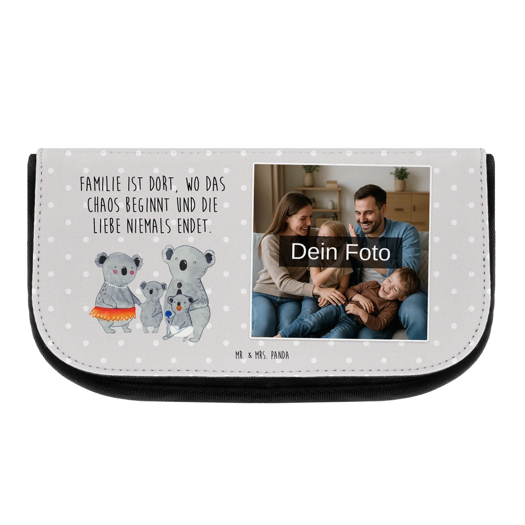 Personalisierte Foto Kosmetiktasche Koala Familie Schminktasche Mit Foto, Kosmetiktasche Mit Foto Und Wunschtext, Schminkbeutel Mit Foto, Reise-Kosmetiktasche Mit Wunschbild, Necessaire Mit Foto, Vintage Schminktasche Mit Foto, Kosmetiktasche Mit Foto, Kosmetiktasche Bedruckt Mit Foto, Personalisierte Kosmetiktasche Mit Foto, Schminktasche Mit Urlaubsfoto, Kosmetiktasche Aus Leder Mit Bild, Kosmetiktasche Modern Mit Wunschfoto, Kosmetiktasche Für Kinder Mit Foto, Schminktasche Mit Haustierfoto, Kosmetiktasche Selbst Gestalten Mit Foto, Personalisierte Make-Up Tasche Mit Bild, Schminktasche Nachhaltig Mit Foto, Kosmetiktasche Für Damen Mit Foto, Kosmetiktasche Mit Wunschfoto, Beautybag Mit Foto, Schminktasche Bunt Mit Bild, Schminkbeutel Für Jungen Mit Bild, Make-Up Tasche Mit Bild, Schminktasche Geschenk Mit Bild, Schminktasche Mit Familienfoto, Schminktäschchen Mit Wunschfoto, Schminktasche Für Mädchen Mit Foto, Kosmetiktasche Aus Stoff Mit Foto, Große Schminktasche Mit Foto, Kosmetiktasche Mit Foto Und Namen, Kosmetiktasche Für Herren Mit Wunschfoto, Kleine Kosmetiktasche Mit Foto, Kulturbeutel Mit Bild, Kosmetiktasche Mit Eigenem Bild, Familie, Vatertag, Muttertag, Bruder, Schwester, Mama, Papa, Oma, Opa, Familienleben, Koalas, Family, Geschwister, Kinder, Koala