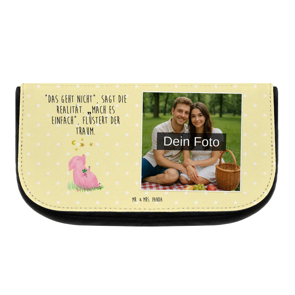 Personalisierte Foto Kosmetiktasche Schwein Glück Schminktasche Mit Urlaubsfoto, Kosmetiktasche Mit Wunschfoto, Necessaire Mit Foto, Schminkbeutel Mit Foto, Schminktasche Nachhaltig Mit Foto, Kosmetiktasche Mit Eigenem Bild, Make-Up Tasche Mit Bild, Schminktasche Bunt Mit Bild, Kosmetiktasche Mit Foto Und Namen, Kosmetiktasche Mit Foto Und Wunschtext, Schminktasche Für Mädchen Mit Foto, Schminktäschchen Mit Wunschfoto, Kulturbeutel Mit Bild, Kosmetiktasche Aus Stoff Mit Foto, Kosmetiktasche Für Kinder Mit Foto, Kosmetiktasche Selbst Gestalten Mit Foto, Reise-Kosmetiktasche Mit Wunschbild, Kosmetiktasche Für Damen Mit Foto, Kosmetiktasche Modern Mit Wunschfoto, Kosmetiktasche Bedruckt Mit Foto, Schminktasche Mit Familienfoto, Kosmetiktasche Für Herren Mit Wunschfoto, Schminktasche Geschenk Mit Bild, Vintage Schminktasche Mit Foto, Kosmetiktasche Aus Leder Mit Bild, Kleine Kosmetiktasche Mit Foto, Schminkbeutel Für Jungen Mit Bild, Schminktasche Mit Haustierfoto, Personalisierte Make-Up Tasche Mit Bild, Große Schminktasche Mit Foto, Kosmetiktasche Mit Foto, Schminktasche Mit Foto, Personalisierte Kosmetiktasche Mit Foto, Beautybag Mit Foto, Tiermotive, Gute Laune, lustige Sprüche, Tiere, Sterne, Glücksbringer, Schwein, Sernchen, Ziele, Träume, Motivation, Glücksschwein. Glück, Schweinchen