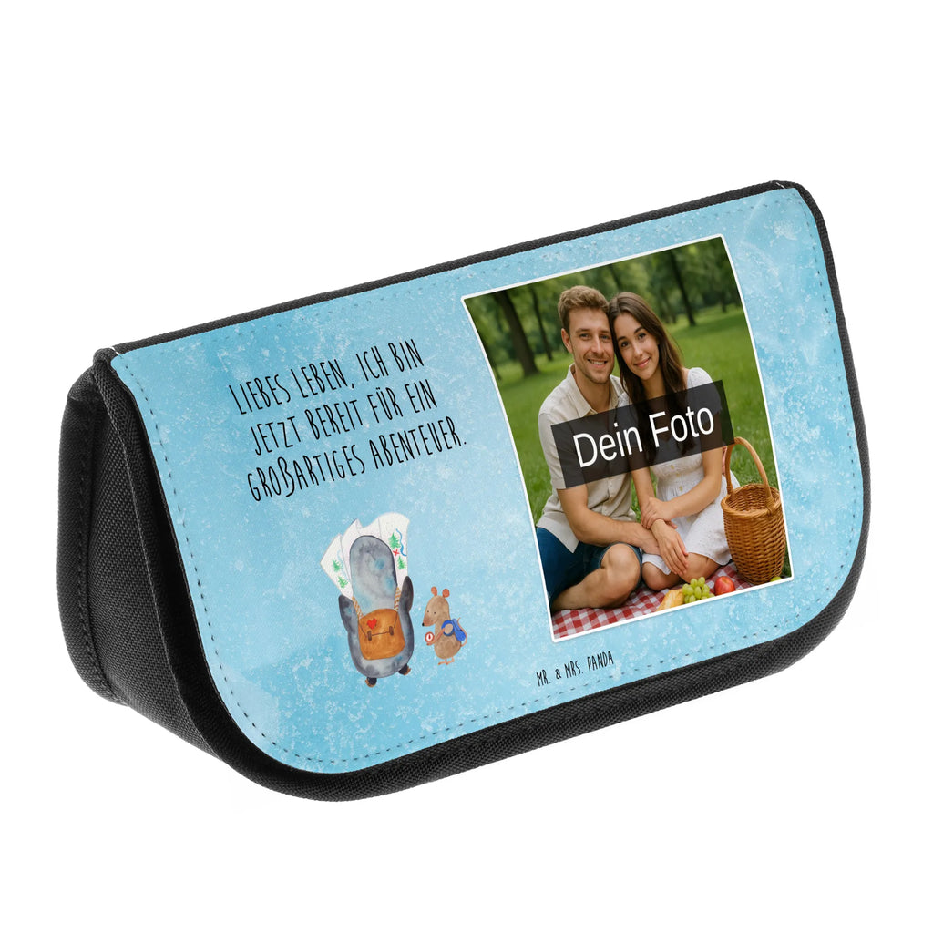 Personalisierte Foto Kosmetiktasche Pinguin & Maus Wanderer Schminktasche Mit Familienfoto, Schminktasche Mit Foto, Beautybag Mit Foto, Kleine Kosmetiktasche Mit Foto, Personalisierte Kosmetiktasche Mit Foto, Kosmetiktasche Selbst Gestalten Mit Foto, Kosmetiktasche Für Kinder Mit Foto, Kosmetiktasche Mit Foto Und Namen, Schminktasche Für Mädchen Mit Foto, Kosmetiktasche Aus Leder Mit Bild, Große Schminktasche Mit Foto, Make-Up Tasche Mit Bild, Vintage Schminktasche Mit Foto, Kulturbeutel Mit Bild, Schminktasche Geschenk Mit Bild, Kosmetiktasche Mit Foto Und Wunschtext, Kosmetiktasche Für Damen Mit Foto, Schminktasche Mit Urlaubsfoto, Kosmetiktasche Mit Foto, Kosmetiktasche Mit Wunschfoto, Schminktäschchen Mit Wunschfoto, Necessaire Mit Foto, Kosmetiktasche Modern Mit Wunschfoto, Reise-Kosmetiktasche Mit Wunschbild, Kosmetiktasche Aus Stoff Mit Foto, Personalisierte Make-Up Tasche Mit Bild, Schminkbeutel Mit Foto, Kosmetiktasche Für Herren Mit Wunschfoto, Schminktasche Nachhaltig Mit Foto, Kosmetiktasche Bedruckt Mit Foto, Kosmetiktasche Mit Eigenem Bild, Schminkbeutel Für Jungen Mit Bild, Schminktasche Mit Haustierfoto, Schminktasche Bunt Mit Bild, Pinguin, Roadtrip, Abenteurer, Ausflug, Pinguine, wandern, Abenteuer, Wanderlust