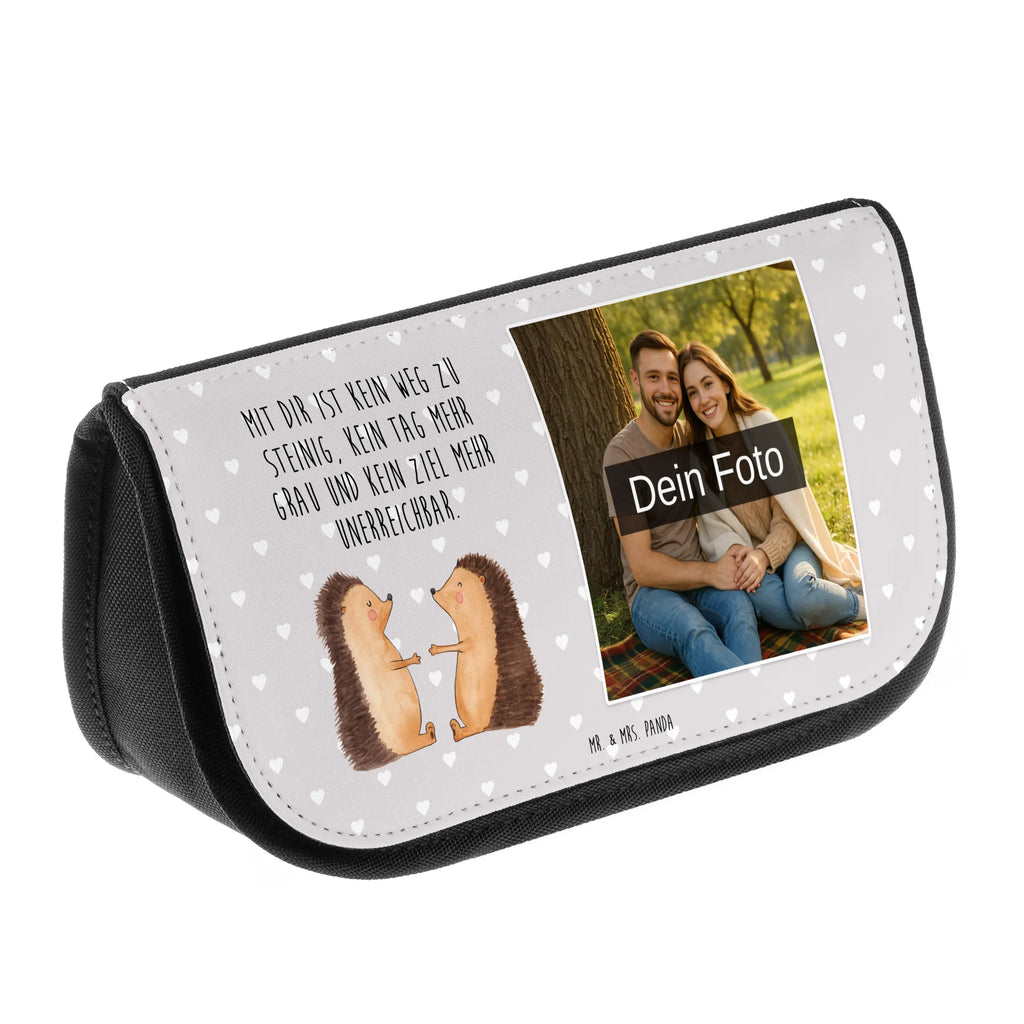 Personalisierte Foto Kosmetiktasche Igel Liebe Kosmetiktasche Mit Eigenem Bild, Necessaire Mit Foto, Kulturbeutel Mit Bild, Schminktasche Bunt Mit Bild, Schminktasche Mit Foto, Make-Up Tasche Mit Bild, Schminktasche Mit Familienfoto, Kosmetiktasche Bedruckt Mit Foto, Kosmetiktasche Mit Foto Und Wunschtext, Kosmetiktasche Mit Wunschfoto, Schminktasche Für Mädchen Mit Foto, Kleine Kosmetiktasche Mit Foto, Kosmetiktasche Aus Stoff Mit Foto, Beautybag Mit Foto, Kosmetiktasche Selbst Gestalten Mit Foto, Personalisierte Kosmetiktasche Mit Foto, Kosmetiktasche Für Herren Mit Wunschfoto, Vintage Schminktasche Mit Foto, Schminktäschchen Mit Wunschfoto, Kosmetiktasche Mit Foto, Kosmetiktasche Aus Leder Mit Bild, Kosmetiktasche Für Damen Mit Foto, Schminktasche Geschenk Mit Bild, Kosmetiktasche Für Kinder Mit Foto, Schminkbeutel Mit Foto, Kosmetiktasche Mit Foto Und Namen, Schminkbeutel Für Jungen Mit Bild, Kosmetiktasche Modern Mit Wunschfoto, Große Schminktasche Mit Foto, Schminktasche Nachhaltig Mit Foto, Personalisierte Make-Up Tasche Mit Bild, Schminktasche Mit Haustierfoto, Reise-Kosmetiktasche Mit Wunschbild, Schminktasche Mit Urlaubsfoto, Liebe, Partner, Freund, Freundin, Ehemann, Ehefrau, Heiraten, Verlobung, Heiratsantrag, Liebesgeschenk, Jahrestag, Hocheitstag, Liebesbeweis, Verlobt, Hochzeitstag, Verliebt, Verheiratet, Hochzeit, Igel, Geschenk