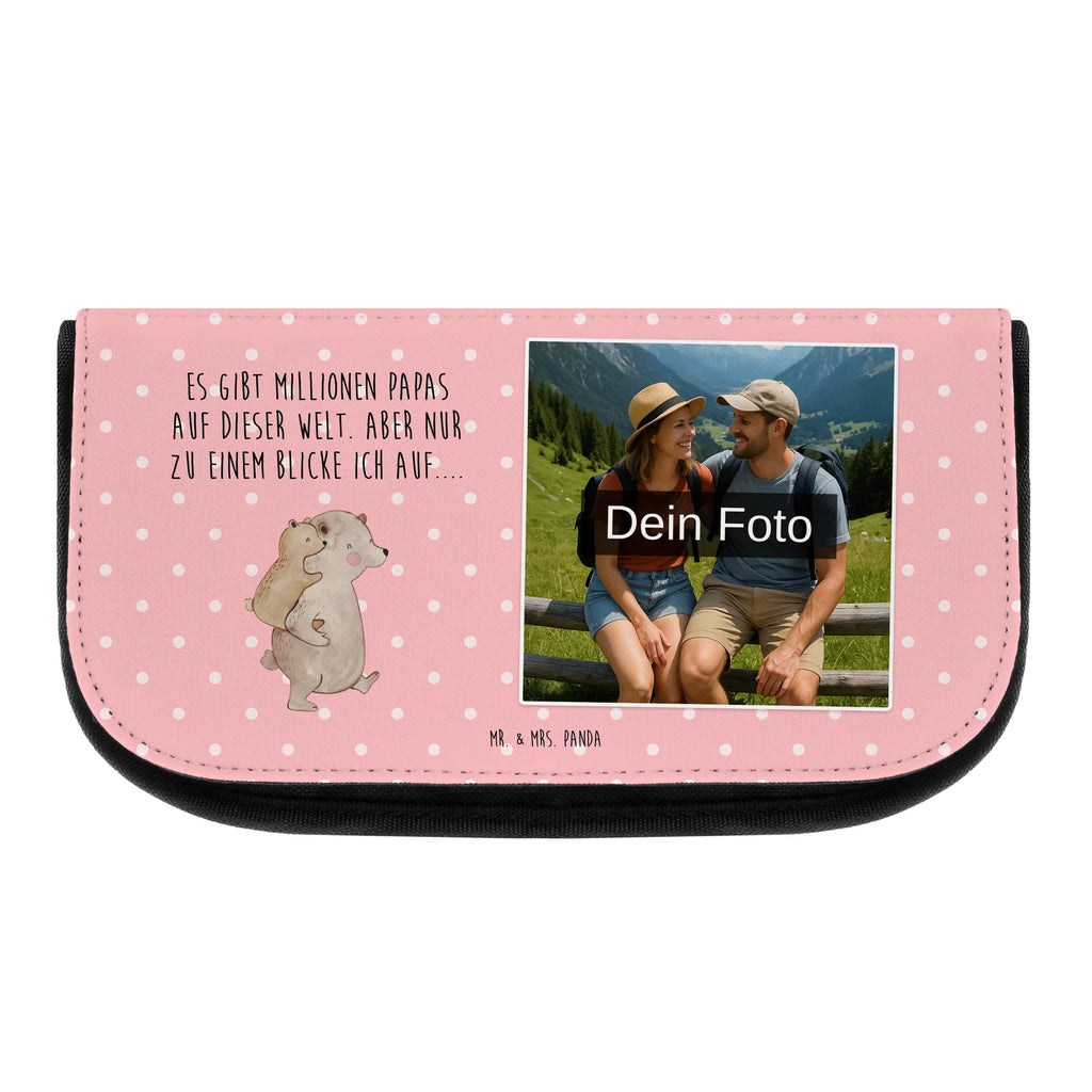 Personalisierte Foto Kosmetiktasche Papa Bär Schminktasche Mit Familienfoto, Vintage Schminktasche Mit Foto, Kosmetiktasche Mit Wunschfoto, Personalisierte Make-Up Tasche Mit Bild, Kosmetiktasche Mit Eigenem Bild, Schminktasche Bunt Mit Bild, Kosmetiktasche Aus Leder Mit Bild, Kosmetiktasche Modern Mit Wunschfoto, Kosmetiktasche Selbst Gestalten Mit Foto, Schminktasche Nachhaltig Mit Foto, Kulturbeutel Mit Bild, Schminktasche Mit Haustierfoto, Reise-Kosmetiktasche Mit Wunschbild, Beautybag Mit Foto, Kosmetiktasche Mit Foto Und Wunschtext, Schminktasche Geschenk Mit Bild, Große Schminktasche Mit Foto, Schminktasche Für Mädchen Mit Foto, Kosmetiktasche Mit Foto, Necessaire Mit Foto, Schminktasche Mit Foto, Kosmetiktasche Für Kinder Mit Foto, Kosmetiktasche Mit Foto Und Namen, Schminkbeutel Für Jungen Mit Bild, Kosmetiktasche Aus Stoff Mit Foto, Schminktasche Mit Urlaubsfoto, Schminkbeutel Mit Foto, Schminktäschchen Mit Wunschfoto, Kleine Kosmetiktasche Mit Foto, Kosmetiktasche Für Herren Mit Wunschfoto, Kosmetiktasche Bedruckt Mit Foto, Personalisierte Kosmetiktasche Mit Foto, Make-Up Tasche Mit Bild, Kosmetiktasche Für Damen Mit Foto, Familie, Vatertag, Muttertag, Bruder, Schwester, Mama, Papa, Oma, Opa, Geburtstag, Papi, Vater, Onkel, Geschenk, Vati