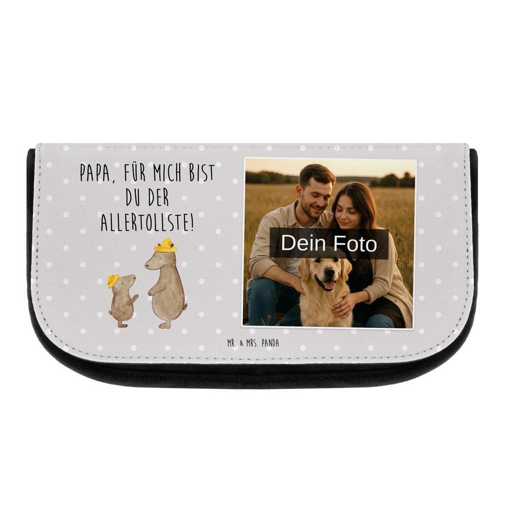Personalisierte Foto Kosmetiktasche Bären mit Hut Schminktasche Mit Foto, Schminktasche Mit Urlaubsfoto, Personalisierte Make-Up Tasche Mit Bild, Schminkbeutel Mit Foto, Kosmetiktasche Für Damen Mit Foto, Große Schminktasche Mit Foto, Kosmetiktasche Für Herren Mit Wunschfoto, Schminktasche Nachhaltig Mit Foto, Necessaire Mit Foto, Personalisierte Kosmetiktasche Mit Foto, Schminktäschchen Mit Wunschfoto, Kosmetiktasche Mit Foto Und Wunschtext, Kosmetiktasche Mit Eigenem Bild, Kosmetiktasche Selbst Gestalten Mit Foto, Kosmetiktasche Modern Mit Wunschfoto, Kosmetiktasche Für Kinder Mit Foto, Kulturbeutel Mit Bild, Schminktasche Für Mädchen Mit Foto, Kosmetiktasche Mit Foto Und Namen, Schminkbeutel Für Jungen Mit Bild, Schminktasche Bunt Mit Bild, Kosmetiktasche Mit Wunschfoto, Schminktasche Mit Haustierfoto, Schminktasche Geschenk Mit Bild, Schminktasche Mit Familienfoto, Kosmetiktasche Aus Leder Mit Bild, Beautybag Mit Foto, Kosmetiktasche Bedruckt Mit Foto, Reise-Kosmetiktasche Mit Wunschbild, Make-Up Tasche Mit Bild, Vintage Schminktasche Mit Foto, Kosmetiktasche Aus Stoff Mit Foto, Kosmetiktasche Mit Foto, Kleine Kosmetiktasche Mit Foto, Familie, Vatertag, Muttertag, Bruder, Schwester, Mama, Papa, Oma, Opa, Lieblingsmensch, Paps, Vater-Sohn, Bären, Family, Dad, Vorbild, Söhne, Sohn, Papi, Daddy, Vater, Kinder, Kind, Bär