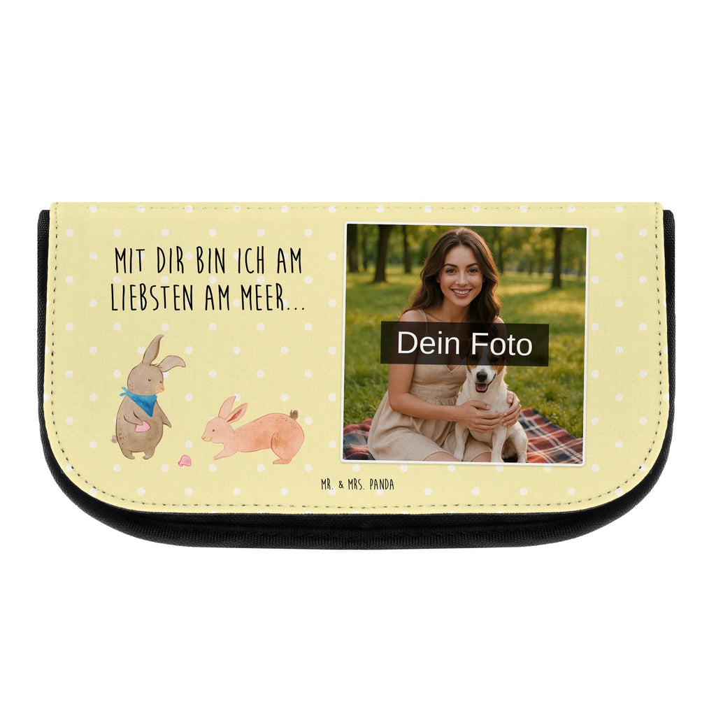 Personalisierte Foto Kosmetiktasche Hasen Muschel Schminkbeutel Mit Foto, Necessaire Mit Foto, Make-Up Tasche Mit Bild, Schminktasche Geschenk Mit Bild, Personalisierte Make-Up Tasche Mit Bild, Kosmetiktasche Mit Foto Und Namen, Kosmetiktasche Aus Leder Mit Bild, Kosmetiktasche Mit Foto Und Wunschtext, Schminktasche Mit Haustierfoto, Schminktasche Mit Foto, Beautybag Mit Foto, Kosmetiktasche Für Herren Mit Wunschfoto, Kosmetiktasche Bedruckt Mit Foto, Kosmetiktasche Mit Wunschfoto, Kosmetiktasche Mit Foto, Kosmetiktasche Für Kinder Mit Foto, Schminktasche Für Mädchen Mit Foto, Kulturbeutel Mit Bild, Kosmetiktasche Selbst Gestalten Mit Foto, Große Schminktasche Mit Foto, Kleine Kosmetiktasche Mit Foto, Kosmetiktasche Mit Eigenem Bild, Personalisierte Kosmetiktasche Mit Foto, Schminkbeutel Für Jungen Mit Bild, Kosmetiktasche Aus Stoff Mit Foto, Reise-Kosmetiktasche Mit Wunschbild, Kosmetiktasche Modern Mit Wunschfoto, Kosmetiktasche Für Damen Mit Foto, Schminktäschchen Mit Wunschfoto, Schminktasche Nachhaltig Mit Foto, Schminktasche Mit Urlaubsfoto, Vintage Schminktasche Mit Foto, Schminktasche Bunt Mit Bild, Schminktasche Mit Familienfoto, Familie, Vatertag, Muttertag, Bruder, Schwester, Mama, Papa, Oma, Opa, Hasen, BFF, Meer, beste Freundin, Freundin, Freundinnen, Muscheln sammeln, Muscheln, best friends