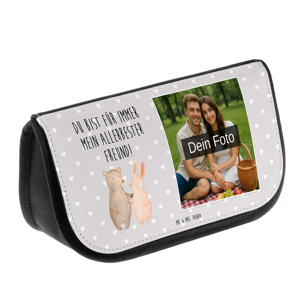 Personalisierte Foto Kosmetiktasche Bär und Hase Umarmen Personalisierte Make-Up Tasche Mit Bild, Große Schminktasche Mit Foto, Schminktasche Geschenk Mit Bild, Schminktäschchen Mit Wunschfoto, Kosmetiktasche Mit Wunschfoto, Reise-Kosmetiktasche Mit Wunschbild, Kosmetiktasche Aus Stoff Mit Foto, Schminktasche Mit Haustierfoto, Kosmetiktasche Für Kinder Mit Foto, Schminktasche Nachhaltig Mit Foto, Kosmetiktasche Bedruckt Mit Foto, Schminktasche Für Mädchen Mit Foto, Schminkbeutel Für Jungen Mit Bild, Kosmetiktasche Mit Foto Und Wunschtext, Vintage Schminktasche Mit Foto, Kosmetiktasche Für Damen Mit Foto, Schminktasche Mit Foto, Kosmetiktasche Mit Foto, Kleine Kosmetiktasche Mit Foto, Schminktasche Mit Familienfoto, Kosmetiktasche Aus Leder Mit Bild, Kosmetiktasche Modern Mit Wunschfoto, Personalisierte Kosmetiktasche Mit Foto, Necessaire Mit Foto, Kosmetiktasche Mit Foto Und Namen, Schminktasche Mit Urlaubsfoto, Kosmetiktasche Für Herren Mit Wunschfoto, Kosmetiktasche Mit Eigenem Bild, Schminkbeutel Mit Foto, Schminktasche Bunt Mit Bild, Kosmetiktasche Selbst Gestalten Mit Foto, Beautybag Mit Foto, Kulturbeutel Mit Bild, Make-Up Tasche Mit Bild, Liebe, Partner, Freund, Freundin, Ehemann, Ehefrau, Heiraten, Verlobung, Heiratsantrag, Liebesgeschenk, Jahrestag, Hocheitstag, Freunde, Hase, Bär, Bärchen, best friends, bester Freund