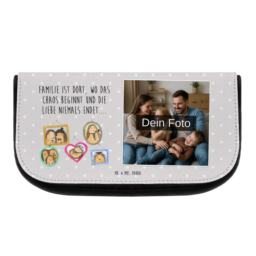 Personalisierte Foto Kosmetiktasche Igel Familie Kosmetiktasche Modern Mit Wunschfoto, Kosmetiktasche Mit Foto Und Wunschtext, Schminktasche Für Mädchen Mit Foto, Personalisierte Make-Up Tasche Mit Bild, Kosmetiktasche Für Kinder Mit Foto, Kosmetiktasche Mit Wunschfoto, Schminkbeutel Für Jungen Mit Bild, Vintage Schminktasche Mit Foto, Kosmetiktasche Aus Leder Mit Bild, Schminktasche Geschenk Mit Bild, Kosmetiktasche Mit Eigenem Bild, Schminktäschchen Mit Wunschfoto, Kosmetiktasche Bedruckt Mit Foto, Kosmetiktasche Für Damen Mit Foto, Kleine Kosmetiktasche Mit Foto, Beautybag Mit Foto, Große Schminktasche Mit Foto, Schminkbeutel Mit Foto, Schminktasche Nachhaltig Mit Foto, Kosmetiktasche Mit Foto Und Namen, Kosmetiktasche Selbst Gestalten Mit Foto, Necessaire Mit Foto, Schminktasche Mit Foto, Kosmetiktasche Für Herren Mit Wunschfoto, Kosmetiktasche Aus Stoff Mit Foto, Schminktasche Bunt Mit Bild, Schminktasche Mit Haustierfoto, Personalisierte Kosmetiktasche Mit Foto, Make-Up Tasche Mit Bild, Kulturbeutel Mit Bild, Schminktasche Mit Familienfoto, Kosmetiktasche Mit Foto, Reise-Kosmetiktasche Mit Wunschbild, Schminktasche Mit Urlaubsfoto, Bruder, Schwester, Mama, Familie, Opa, Vatertag, Oma, Papa, Muttertag, Bilder, Liebe, Zusammenhalt, Glück, Igel