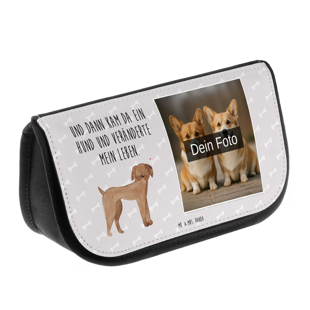 Personalisierte Foto Kosmetiktasche Hund Dogge Kosmetiktasche Mit Foto, Schminktasche Für Mädchen Mit Foto, Kosmetiktasche Mit Wunschfoto, Kosmetiktasche Für Kinder Mit Foto, Schminktasche Bunt Mit Bild, Große Schminktasche Mit Foto, Make-Up Tasche Mit Bild, Vintage Schminktasche Mit Foto, Kosmetiktasche Mit Foto Und Wunschtext, Kosmetiktasche Aus Stoff Mit Foto, Kulturbeutel Mit Bild, Reise-Kosmetiktasche Mit Wunschbild, Kosmetiktasche Mit Eigenem Bild, Schminktasche Mit Foto, Personalisierte Make-Up Tasche Mit Bild, Schminktäschchen Mit Wunschfoto, Schminkbeutel Für Jungen Mit Bild, Schminktasche Mit Familienfoto, Schminkbeutel Mit Foto, Kosmetiktasche Modern Mit Wunschfoto, Schminktasche Nachhaltig Mit Foto, Kosmetiktasche Für Herren Mit Wunschfoto, Kosmetiktasche Für Damen Mit Foto, Kosmetiktasche Aus Leder Mit Bild, Schminktasche Mit Urlaubsfoto, Necessaire Mit Foto, Schminktasche Geschenk Mit Bild, Kleine Kosmetiktasche Mit Foto, Kosmetiktasche Mit Foto Und Namen, Beautybag Mit Foto, Kosmetiktasche Selbst Gestalten Mit Foto, Personalisierte Kosmetiktasche Mit Foto, Kosmetiktasche Bedruckt Mit Foto, Schminktasche Mit Haustierfoto, Hund, Hundemotiv, Haustier, Hunderasse, Tierliebhaber, Hundebesitzer, Sprüche, Deutsche Dogge, Great Dane, Hunde, Dogge