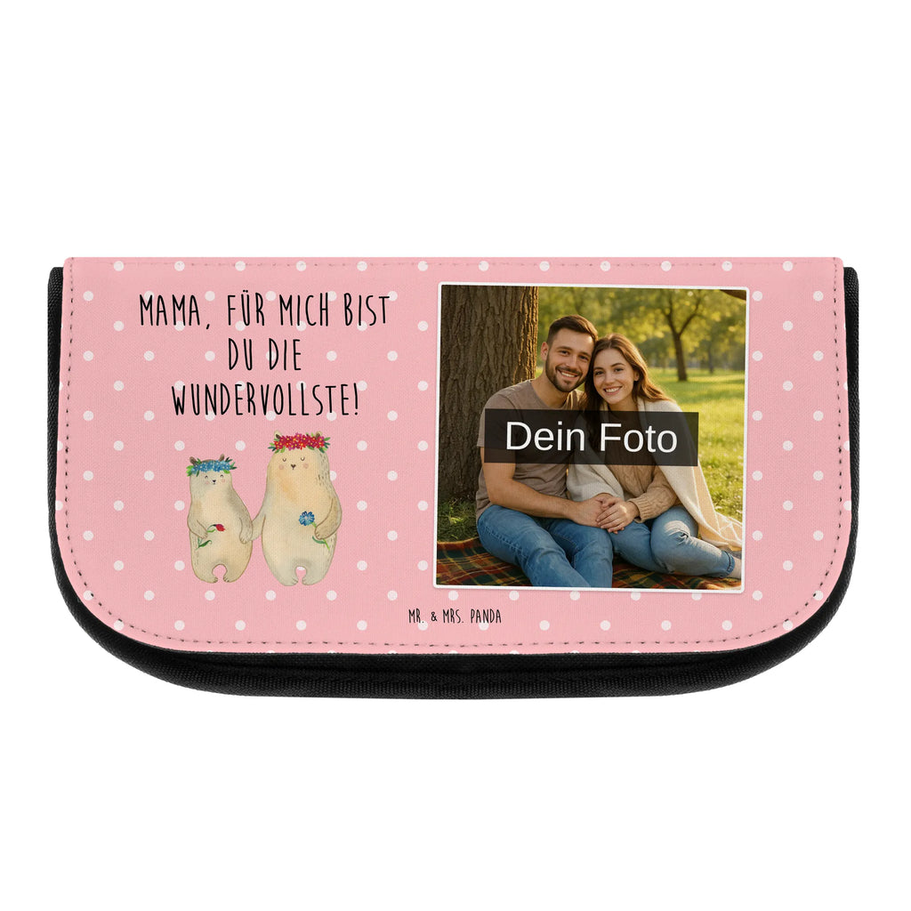 Personalisierte Foto Kosmetiktasche Bären mit Blumenkranz Vintage Schminktasche Mit Foto, Kosmetiktasche Für Herren Mit Wunschfoto, Kosmetiktasche Mit Wunschfoto, Personalisierte Make-Up Tasche Mit Bild, Schminktasche Mit Haustierfoto, Große Schminktasche Mit Foto, Schminkbeutel Für Jungen Mit Bild, Kosmetiktasche Bedruckt Mit Foto, Schminktasche Bunt Mit Bild, Schminkbeutel Mit Foto, Necessaire Mit Foto, Schminktasche Mit Foto, Kosmetiktasche Mit Foto, Personalisierte Kosmetiktasche Mit Foto, Kosmetiktasche Mit Foto Und Namen, Schminktasche Geschenk Mit Bild, Beautybag Mit Foto, Kosmetiktasche Mit Eigenem Bild, Kosmetiktasche Selbst Gestalten Mit Foto, Schminktasche Mit Familienfoto, Kosmetiktasche Für Kinder Mit Foto, Kosmetiktasche Mit Foto Und Wunschtext, Kosmetiktasche Aus Stoff Mit Foto, Kleine Kosmetiktasche Mit Foto, Schminktasche Für Mädchen Mit Foto, Reise-Kosmetiktasche Mit Wunschbild, Kosmetiktasche Für Damen Mit Foto, Make-Up Tasche Mit Bild, Schminktäschchen Mit Wunschfoto, Kosmetiktasche Modern Mit Wunschfoto, Kosmetiktasche Aus Leder Mit Bild, Schminktasche Nachhaltig Mit Foto, Schminktasche Mit Urlaubsfoto, Kulturbeutel Mit Bild, Familie, Vatertag, Muttertag, Bruder, Schwester, Mama, Papa, Oma, Opa, Tochter, Bär, Bären, Lieblingsmensch, Kinder, Mami, beste Mutter, Geschenk Mama. Muttertag, Lieblingsmama, Family, Mutter, Töchter, Kind, Vorbild, weltbeste Mama, Mutti