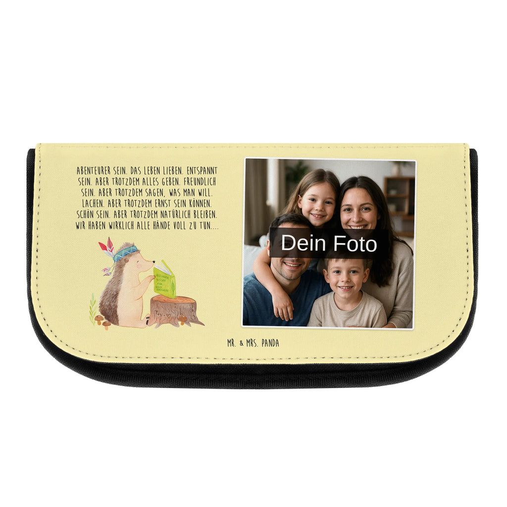 Personalisierte Foto Kosmetiktasche Igel Federschmuck Kosmetiktasche Aus Stoff Mit Foto, Schminktäschchen Mit Wunschfoto, Kosmetiktasche Für Kinder Mit Foto, Schminktasche Geschenk Mit Bild, Kosmetiktasche Für Damen Mit Foto, Schminktasche Für Mädchen Mit Foto, Beautybag Mit Foto, Kosmetiktasche Mit Foto Und Wunschtext, Schminktasche Nachhaltig Mit Foto, Kleine Kosmetiktasche Mit Foto, Personalisierte Make-Up Tasche Mit Bild, Kosmetiktasche Mit Foto, Schminkbeutel Für Jungen Mit Bild, Vintage Schminktasche Mit Foto, Kulturbeutel Mit Bild, Kosmetiktasche Für Herren Mit Wunschfoto, Schminktasche Mit Foto, Kosmetiktasche Modern Mit Wunschfoto, Kosmetiktasche Mit Foto Und Namen, Personalisierte Kosmetiktasche Mit Foto, Kosmetiktasche Bedruckt Mit Foto, Schminktasche Bunt Mit Bild, Schminktasche Mit Familienfoto, Reise-Kosmetiktasche Mit Wunschbild, Make-Up Tasche Mit Bild, Schminkbeutel Mit Foto, Kosmetiktasche Selbst Gestalten Mit Foto, Kosmetiktasche Mit Eigenem Bild, Große Schminktasche Mit Foto, Kosmetiktasche Mit Wunschfoto, Schminktasche Mit Urlaubsfoto, Schminktasche Mit Haustierfoto, Kosmetiktasche Aus Leder Mit Bild, Necessaire Mit Foto, Waldtiere, Tiere, Igel, Abenteuer, Camping, Lagerfeuer, Indianer