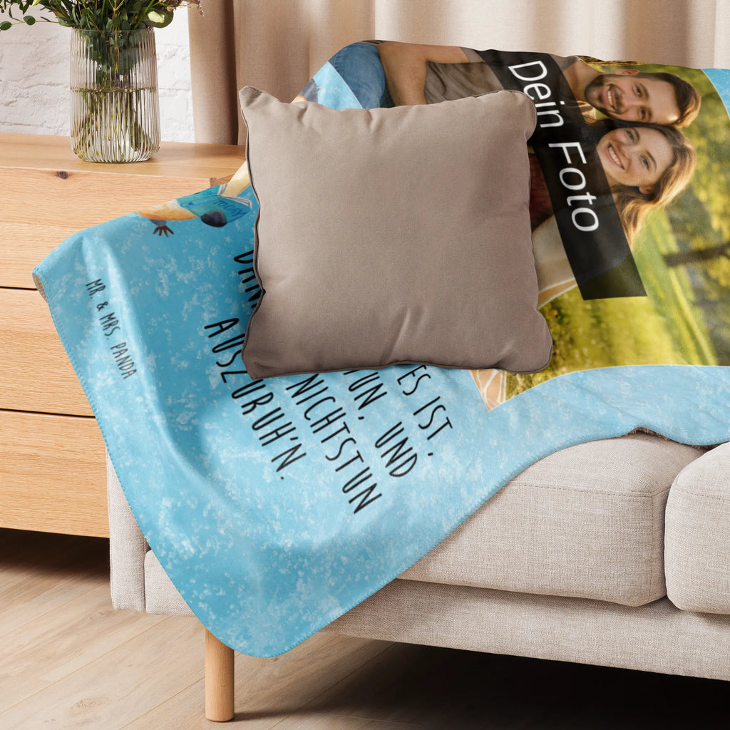 Sherpa Photo Cuddle Blanket Penguin A book Foto Kuscheldecke, Pinguin, Pinguine, Faulenzen, Nichtstun, Urlaub, Buch, Lesen, Ferien, Freizeit, Bücherwurm