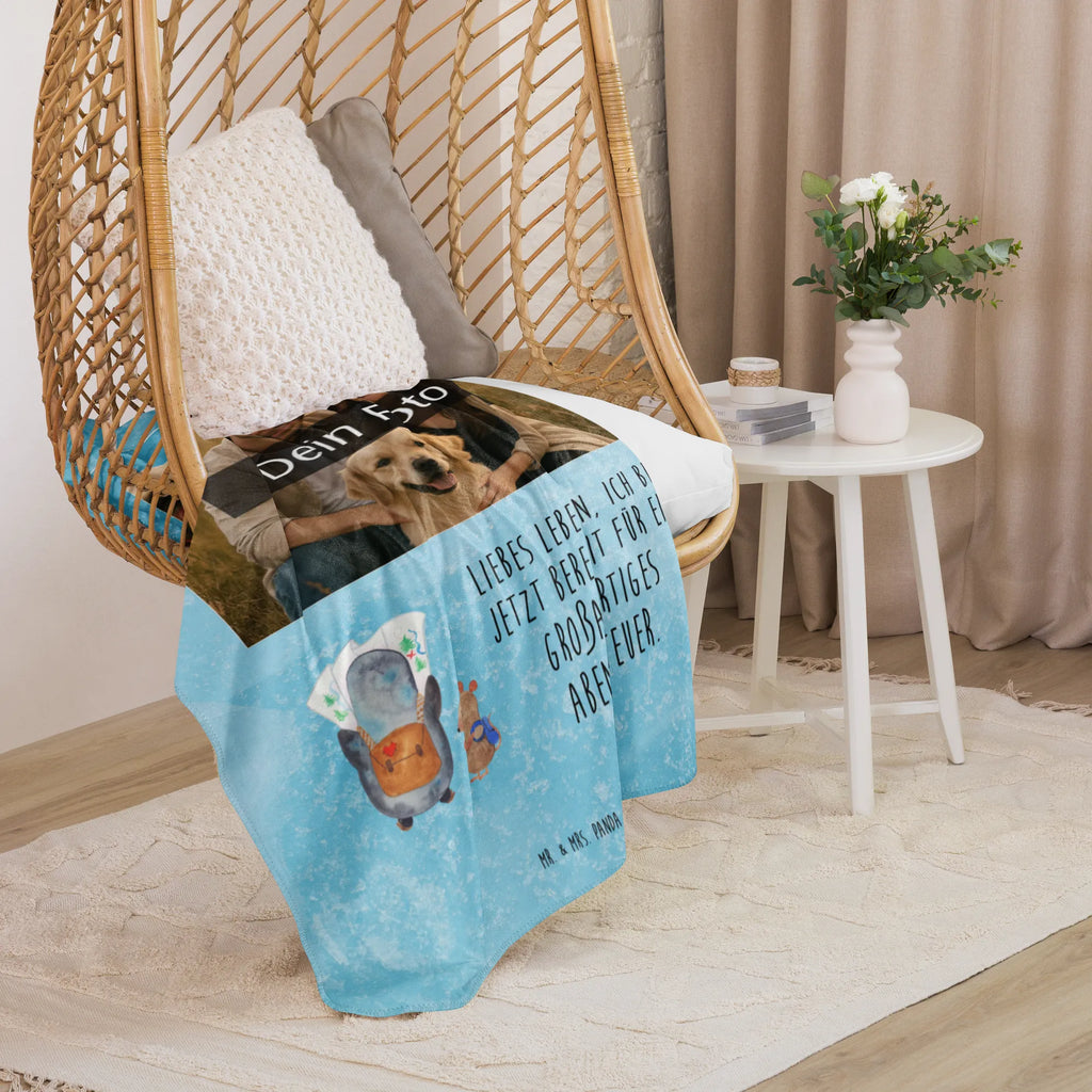 Sherpa Photo Cuddle Blanket Penguin & Mouse Hiker Foto Kuscheldecke, Pinguin, Ausflug, Wanderlust, Abenteurer, Abenteuer, wandern, Roadtrip, Pinguine