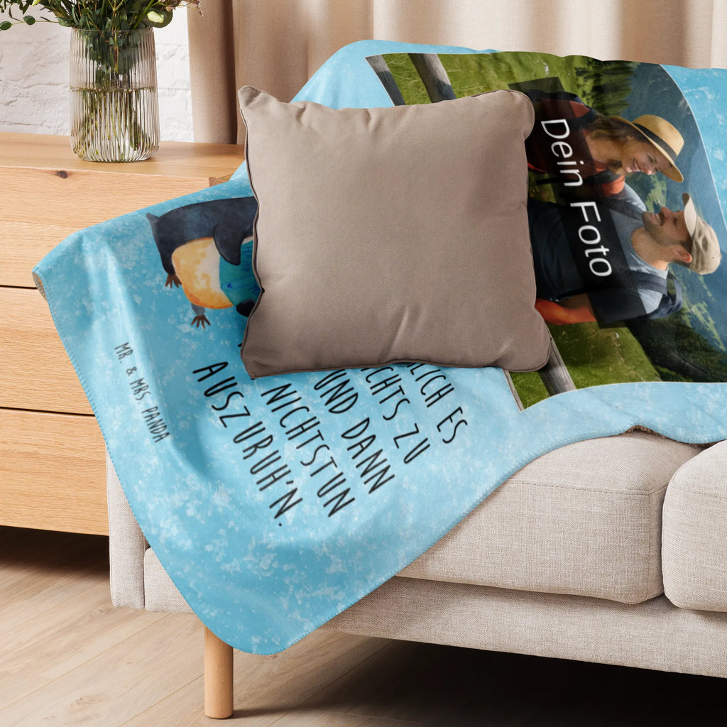 Sherpa Photo Cuddle Blanket Penguin A book Foto Kuscheldecke, Pinguin, Pinguine, Faulenzen, Nichtstun, Urlaub, Buch, Lesen, Ferien, Freizeit, Bücherwurm