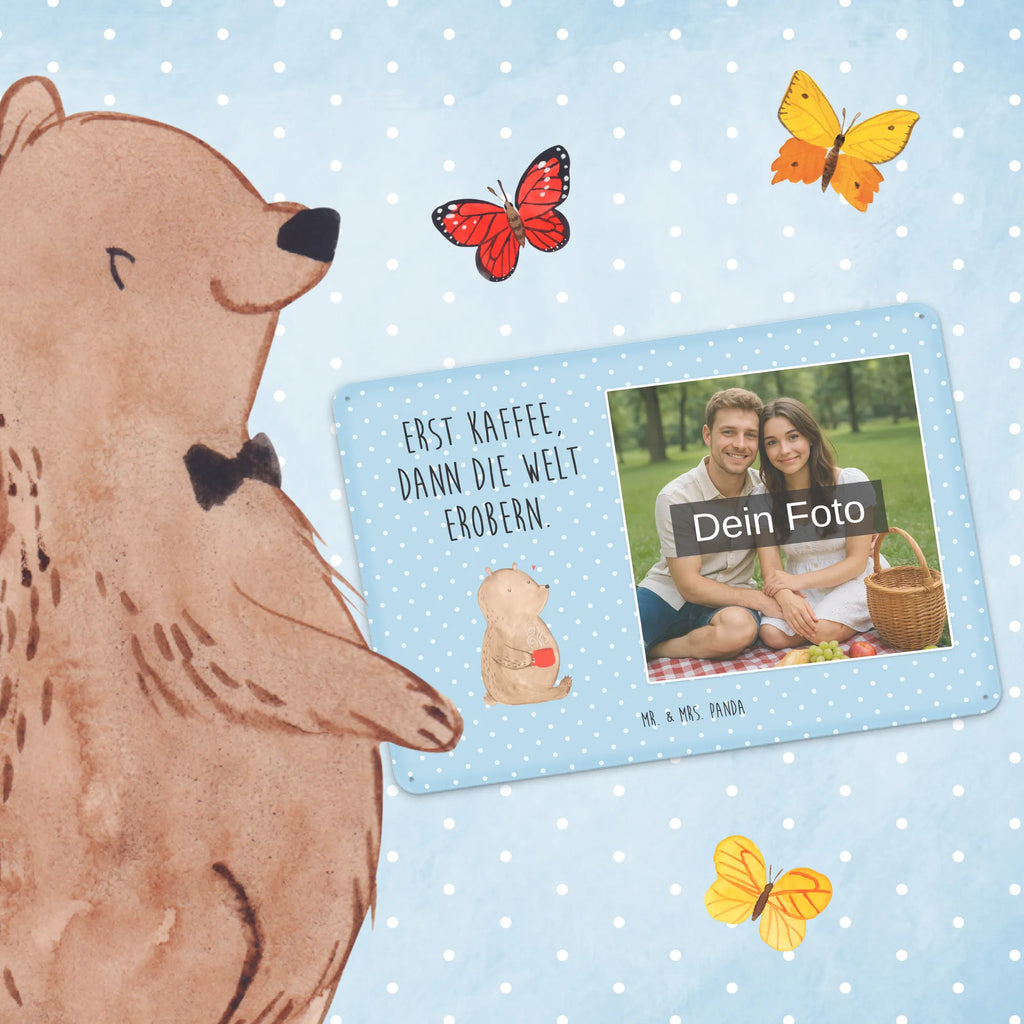 Personalisiertes Foto Blechschild Bär Kaffee Design Blechschild Mit Bild, Blechschild Küche Mit Foto, Blechschild Mit Fotodruck, Blechschild Für Männer Mit Foto, Blechschild Wohnzimmer Mit Bild, Wandschild Mit Foto, Blechschild Als Geschenk Mit Bild, Türschild Mit Bild, Blechschild Für Garten Mit Foto, Blechschild Für Frauen Mit Bild, Blechschild Für Freunde Mit Wunschfoto, Dekoschild Metall Mit Foto, Metallschild Mit Foto, Blechschild Mit Eigenem Bild, Lustiges Blechschild Mit Foto, Metallschild Mit Wunschfoto, Nostalgieschild Mit Foto, Vintage Blechschild Mit Wunschfoto, Foto-Blechschild Für Zuhause, Blechschild Für Balkon Mit Wunschbild, Blechschild Handgemacht Mit Foto, Blechschild Mit Wunschfoto, Blechschild Zum Aufhängen Mit Foto, Blechschild Zum Hinstellen Mit Bild, Personalisierte Wanddeko Aus Metall Mit Foto, Blechschild Mit Foto, Retro Blechschild Mit Bild, Blechschild Mit Bild Und Namen, Spruchschild Mit Foto, Personalisierbares Blechschild Mit Foto, Bär, Teddy, Teddybär, Bären, Morgenroutine, Welt retten, guten Morgen, Motivation, Coffee, Welt erobern, Kaffee