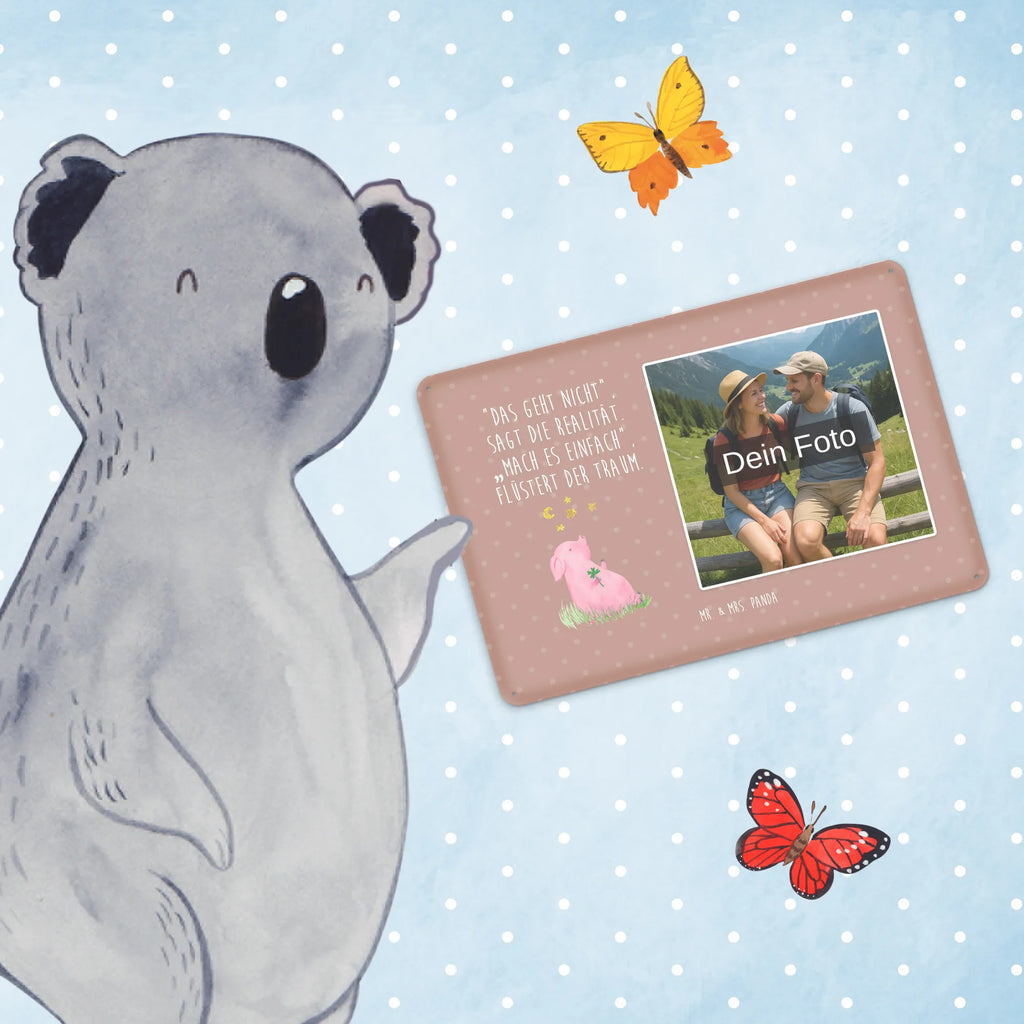 Personalisiertes Foto Blechschild Schwein Glück Blechschild Mit Wunschfoto, Blechschild Für Garten Mit Foto, Blechschild Handgemacht Mit Foto, Personalisierte Wanddeko Aus Metall Mit Foto, Blechschild Mit Foto, Blechschild Für Frauen Mit Bild, Vintage Blechschild Mit Wunschfoto, Nostalgieschild Mit Foto, Metallschild Mit Foto, Blechschild Für Freunde Mit Wunschfoto, Blechschild Mit Bild Und Namen, Metallschild Mit Wunschfoto, Blechschild Zum Hinstellen Mit Bild, Blechschild Küche Mit Foto, Blechschild Als Geschenk Mit Bild, Design Blechschild Mit Bild, Spruchschild Mit Foto, Türschild Mit Bild, Wandschild Mit Foto, Foto-Blechschild Für Zuhause, Personalisierbares Blechschild Mit Foto, Dekoschild Metall Mit Foto, Retro Blechschild Mit Bild, Blechschild Wohnzimmer Mit Bild, Blechschild Zum Aufhängen Mit Foto, Lustiges Blechschild Mit Foto, Blechschild Für Männer Mit Foto, Blechschild Für Balkon Mit Wunschbild, Blechschild Mit Fotodruck, Blechschild Mit Eigenem Bild, Tiermotive, Gute Laune, lustige Sprüche, Tiere, Motivation, Glücksbringer, Sterne, Schweinchen, Träume, Ziele, Sernchen, Schwein, Glücksschwein. Glück