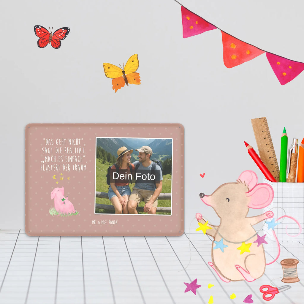 Personalisiertes Foto Blechschild Schwein Glück Blechschild Mit Wunschfoto, Blechschild Für Garten Mit Foto, Blechschild Handgemacht Mit Foto, Personalisierte Wanddeko Aus Metall Mit Foto, Blechschild Mit Foto, Blechschild Für Frauen Mit Bild, Vintage Blechschild Mit Wunschfoto, Nostalgieschild Mit Foto, Metallschild Mit Foto, Blechschild Für Freunde Mit Wunschfoto, Blechschild Mit Bild Und Namen, Metallschild Mit Wunschfoto, Blechschild Zum Hinstellen Mit Bild, Blechschild Küche Mit Foto, Blechschild Als Geschenk Mit Bild, Design Blechschild Mit Bild, Spruchschild Mit Foto, Türschild Mit Bild, Wandschild Mit Foto, Foto-Blechschild Für Zuhause, Personalisierbares Blechschild Mit Foto, Dekoschild Metall Mit Foto, Retro Blechschild Mit Bild, Blechschild Wohnzimmer Mit Bild, Blechschild Zum Aufhängen Mit Foto, Lustiges Blechschild Mit Foto, Blechschild Für Männer Mit Foto, Blechschild Für Balkon Mit Wunschbild, Blechschild Mit Fotodruck, Blechschild Mit Eigenem Bild, Tiermotive, Gute Laune, lustige Sprüche, Tiere, Motivation, Glücksbringer, Sterne, Schweinchen, Träume, Ziele, Sernchen, Schwein, Glücksschwein. Glück